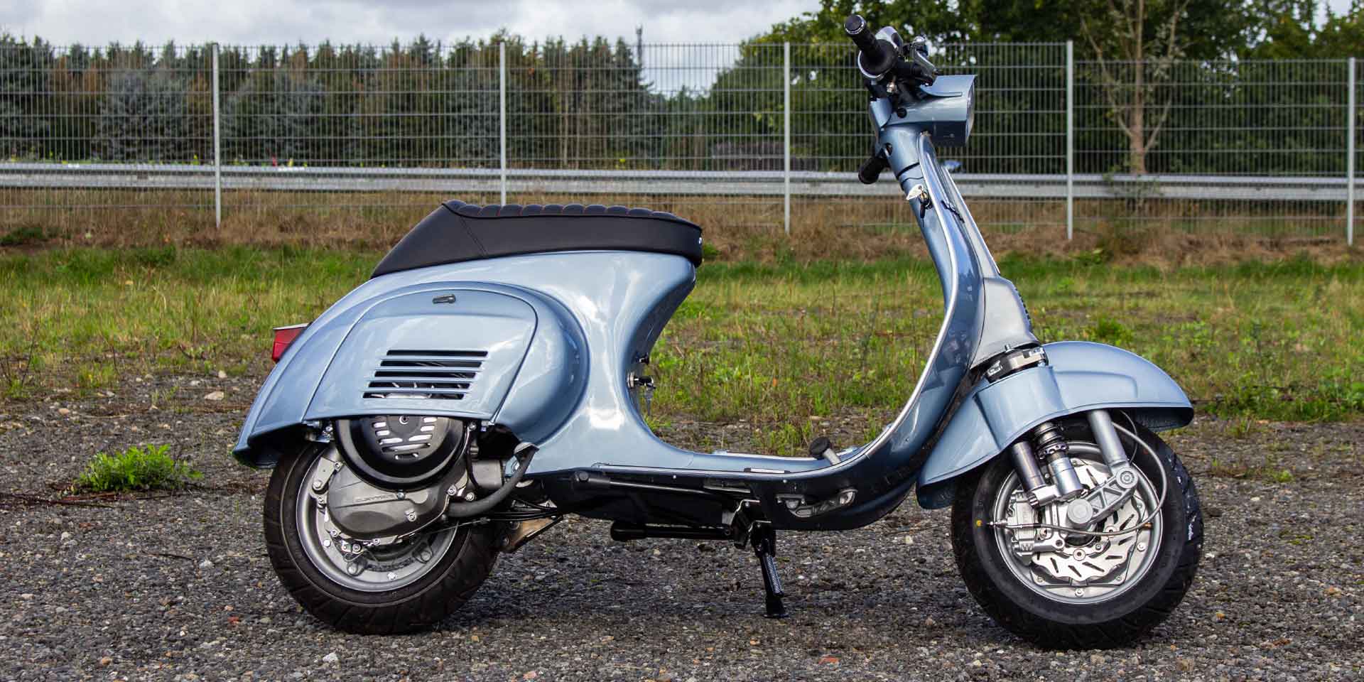 Custom Vespa 200N in Piaggio Azzurro Metallizzato 114