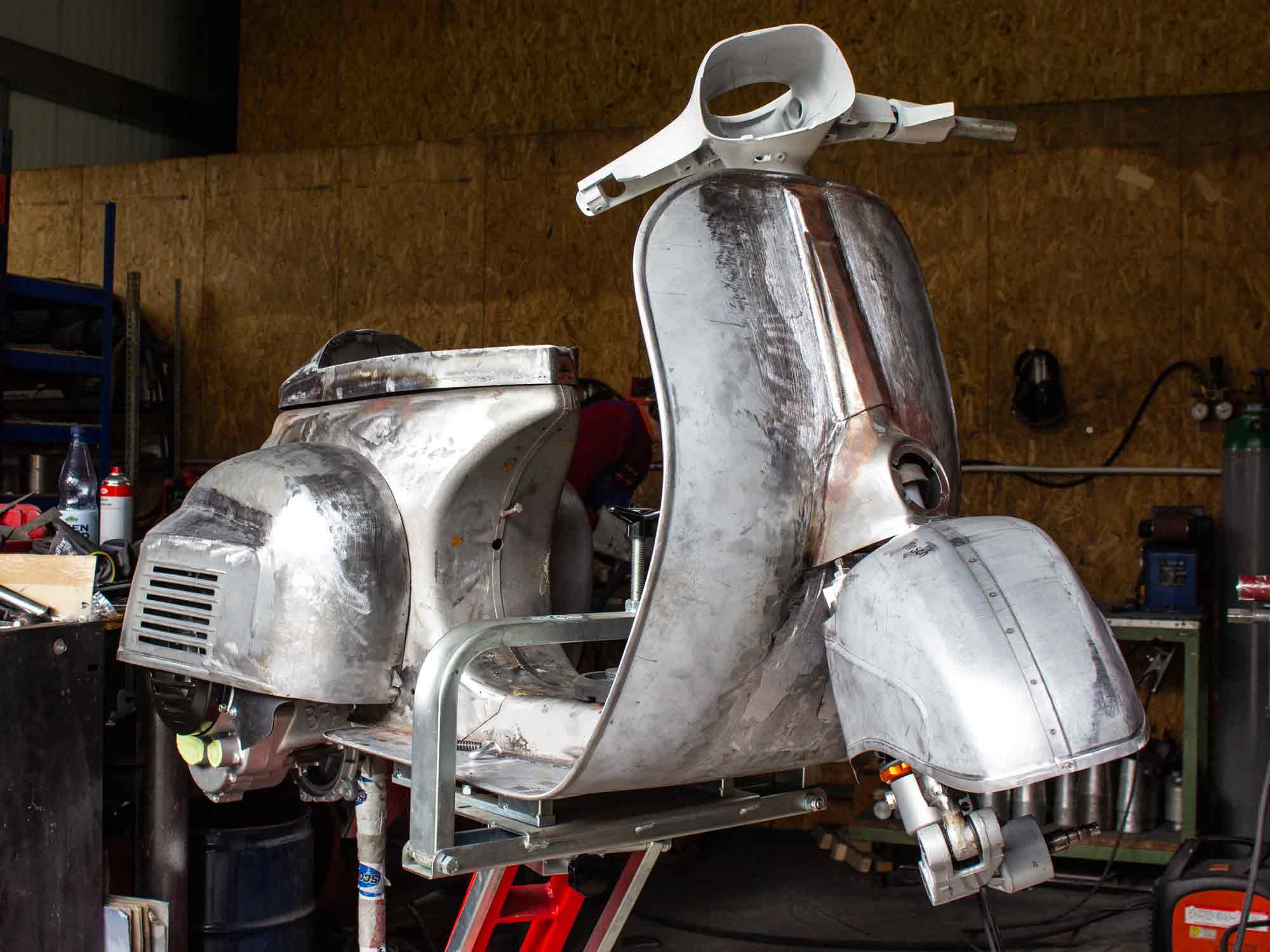 Custom Vespa Sprint 306 Tuning Projekt mit längerem Radstand Scooter & Service