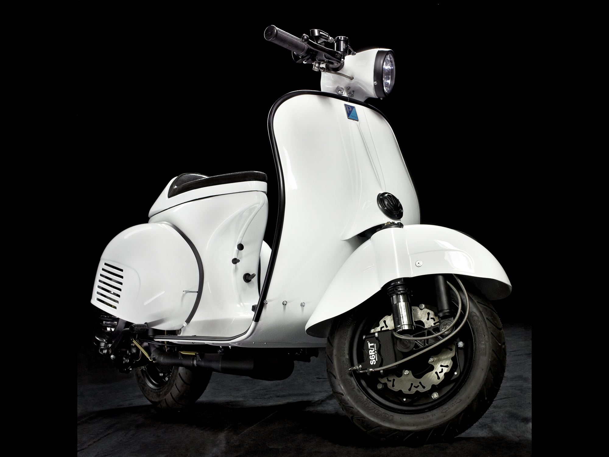 Custom Vespa Tuning VNB mit 181ccm Motor, Scheibenbremse und Sitzbanktank