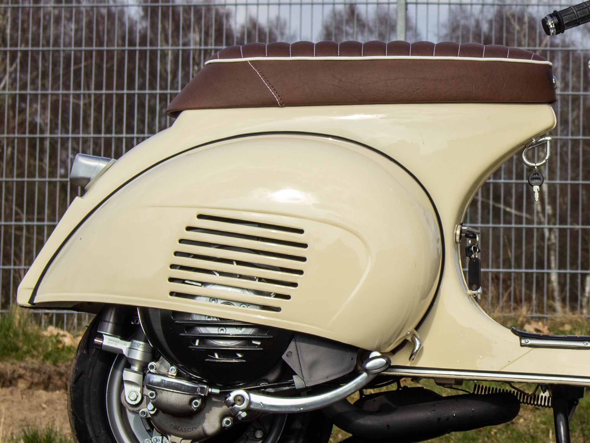 Streamline Seats Vespa Sitzbänke Scooter & Service