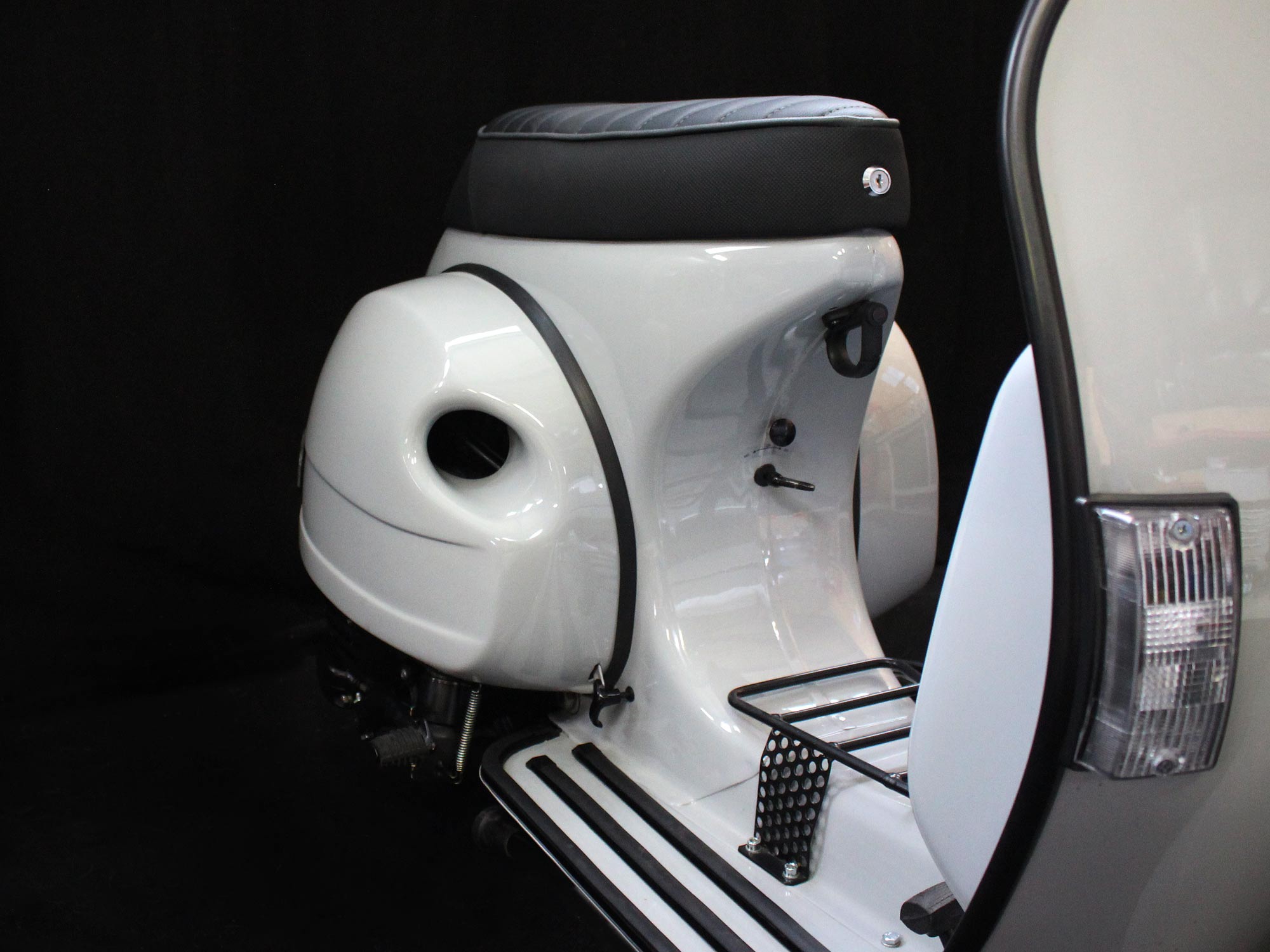 Custom Vespa PX 200 Grigio Abarth Scooter & Service