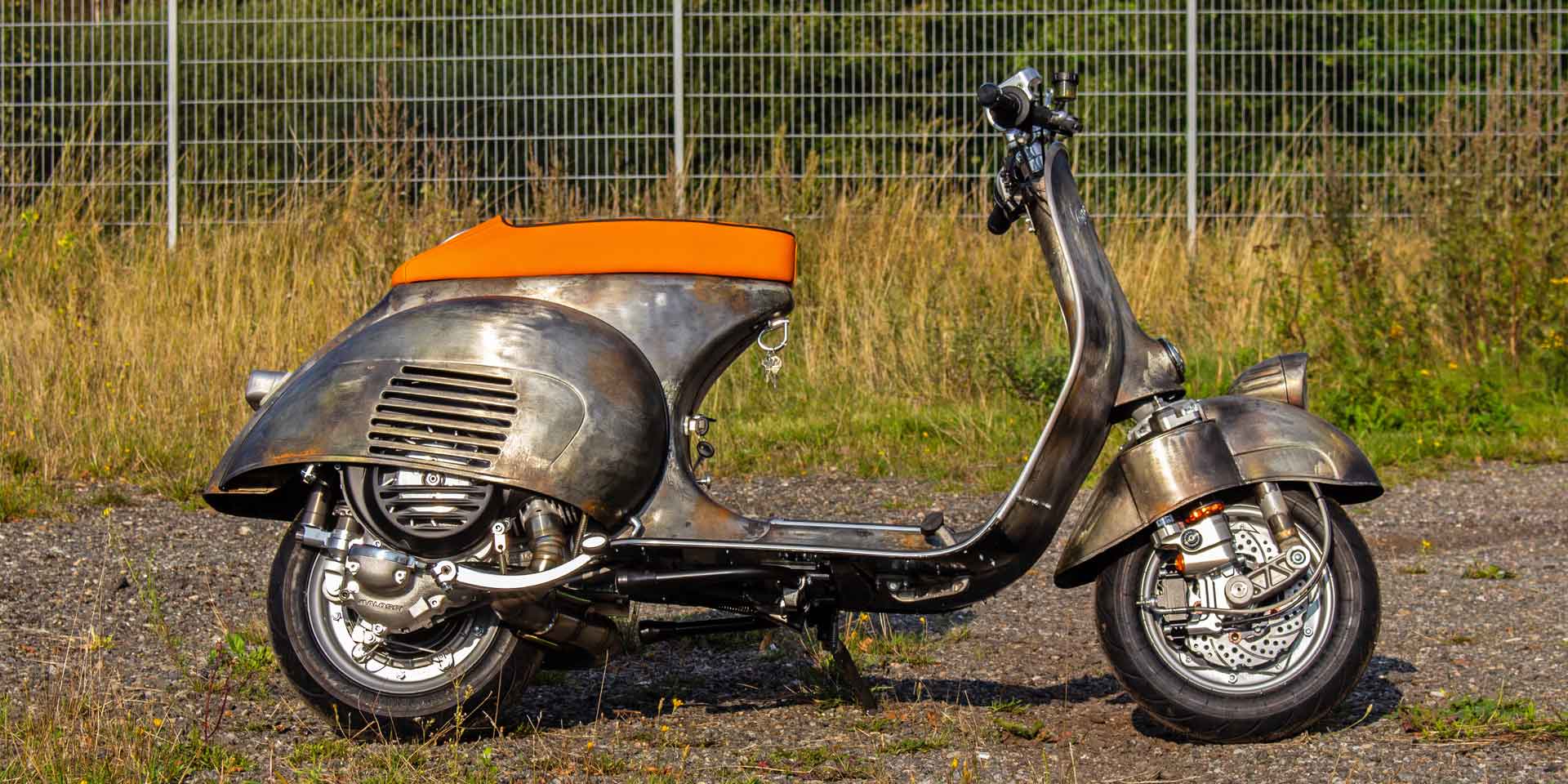 Custom Vespa 250ccm im Raw Metal Style