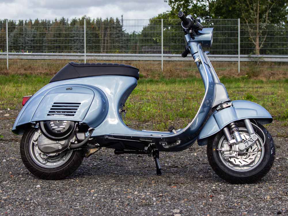 Custom Vespa 200N in Piaggio Azzurro Metallizzato 114
