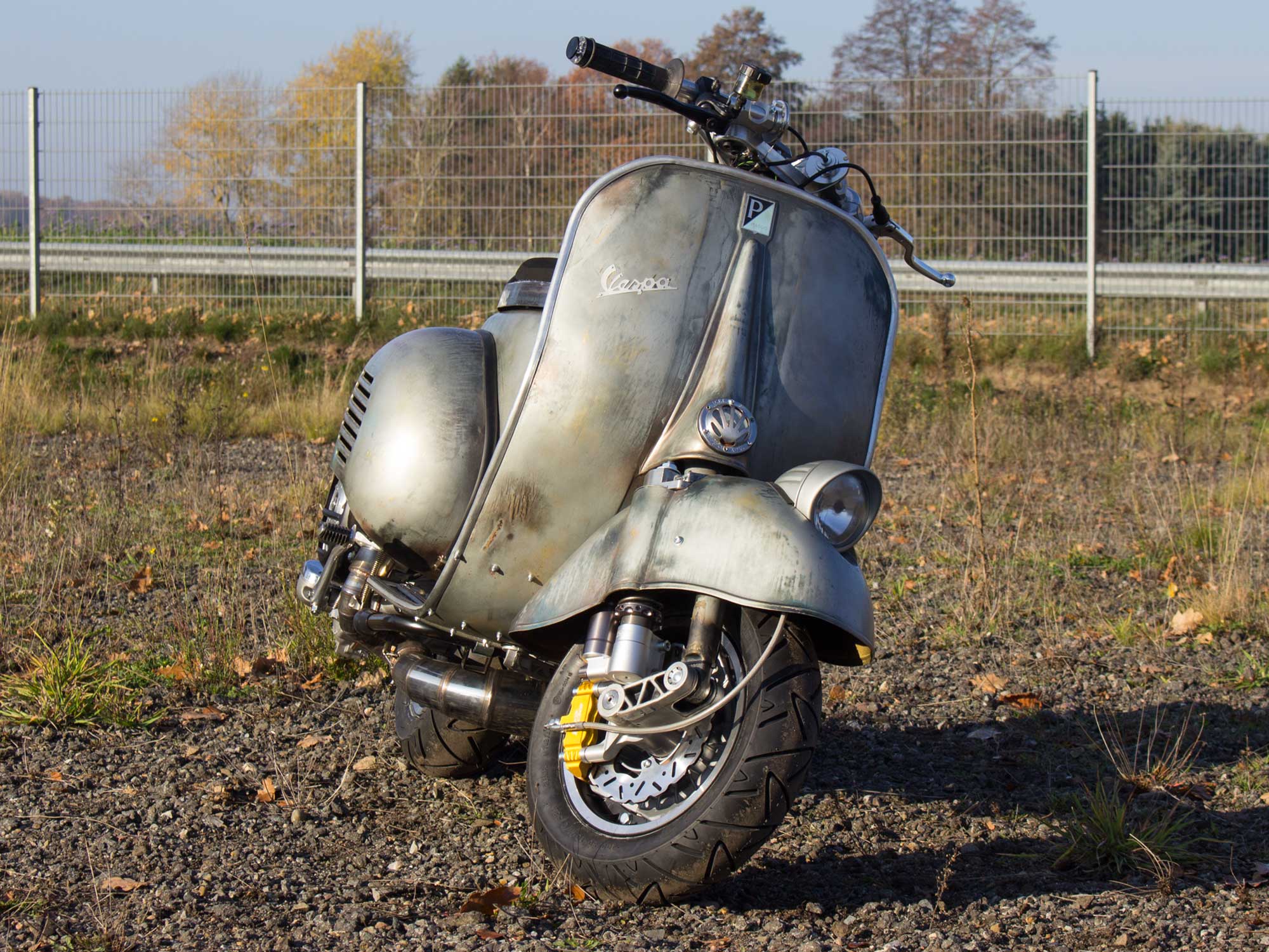 Custom Vespa Tuning Wideframe Classic Racer mit Scheibenbremse und Motorradlenker
