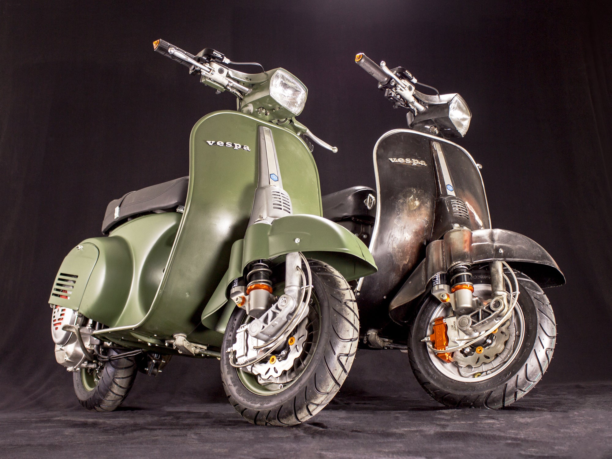 Custom Vespa Umbau zweier 50N Modelle mit 200ccm Quattrini Motor und Scheibenbremse