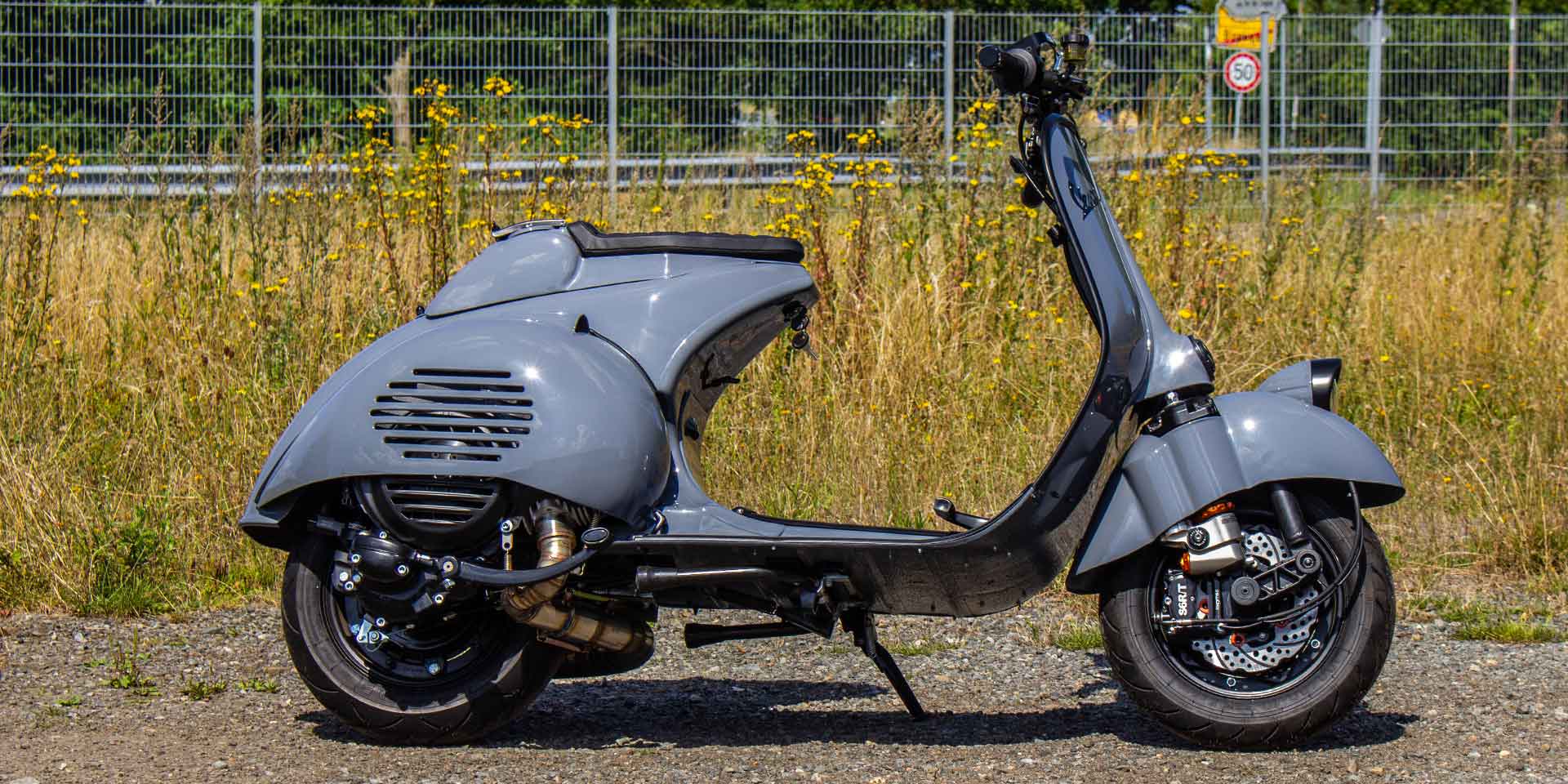 Custom Vespa Umbau Acma mit 250ccm Quattrini Motor und Scheibenbremse