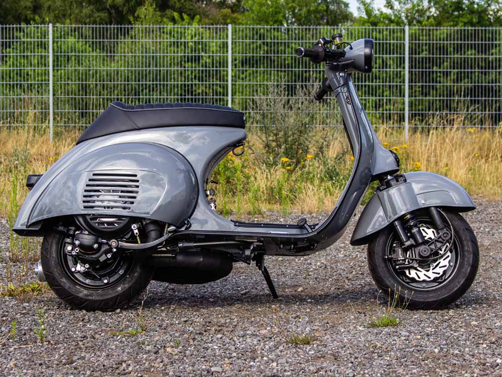 Custom Vespa VNB 244 in Audi Nardo Grau