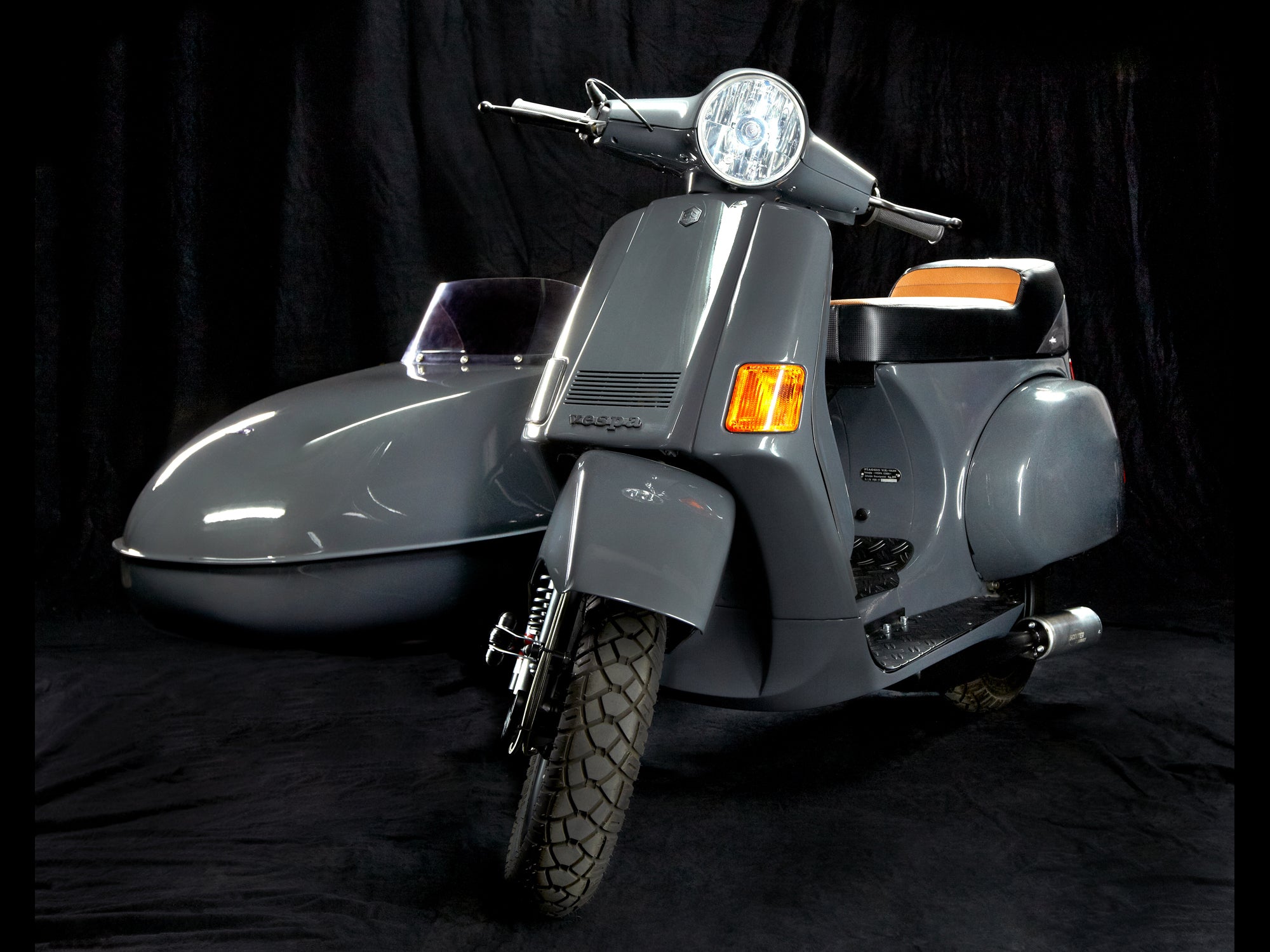 Custom Vespa Umbau Cosa Gespann mit 221ccm Motor und Scheibenbremse