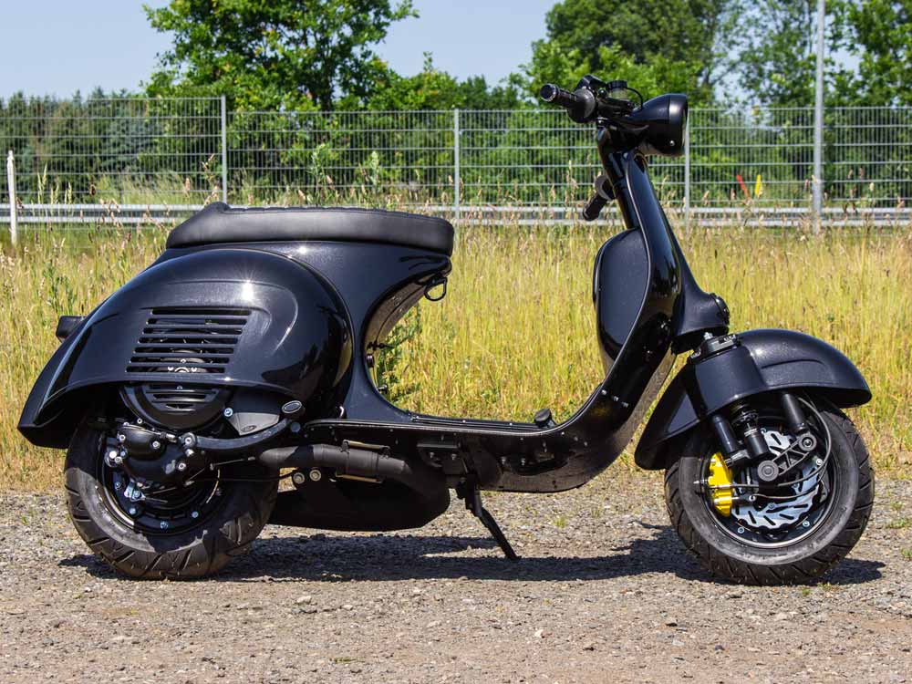 Custom Vespa Conversion 125ccm in Ferrai Nero Daytona schwarz