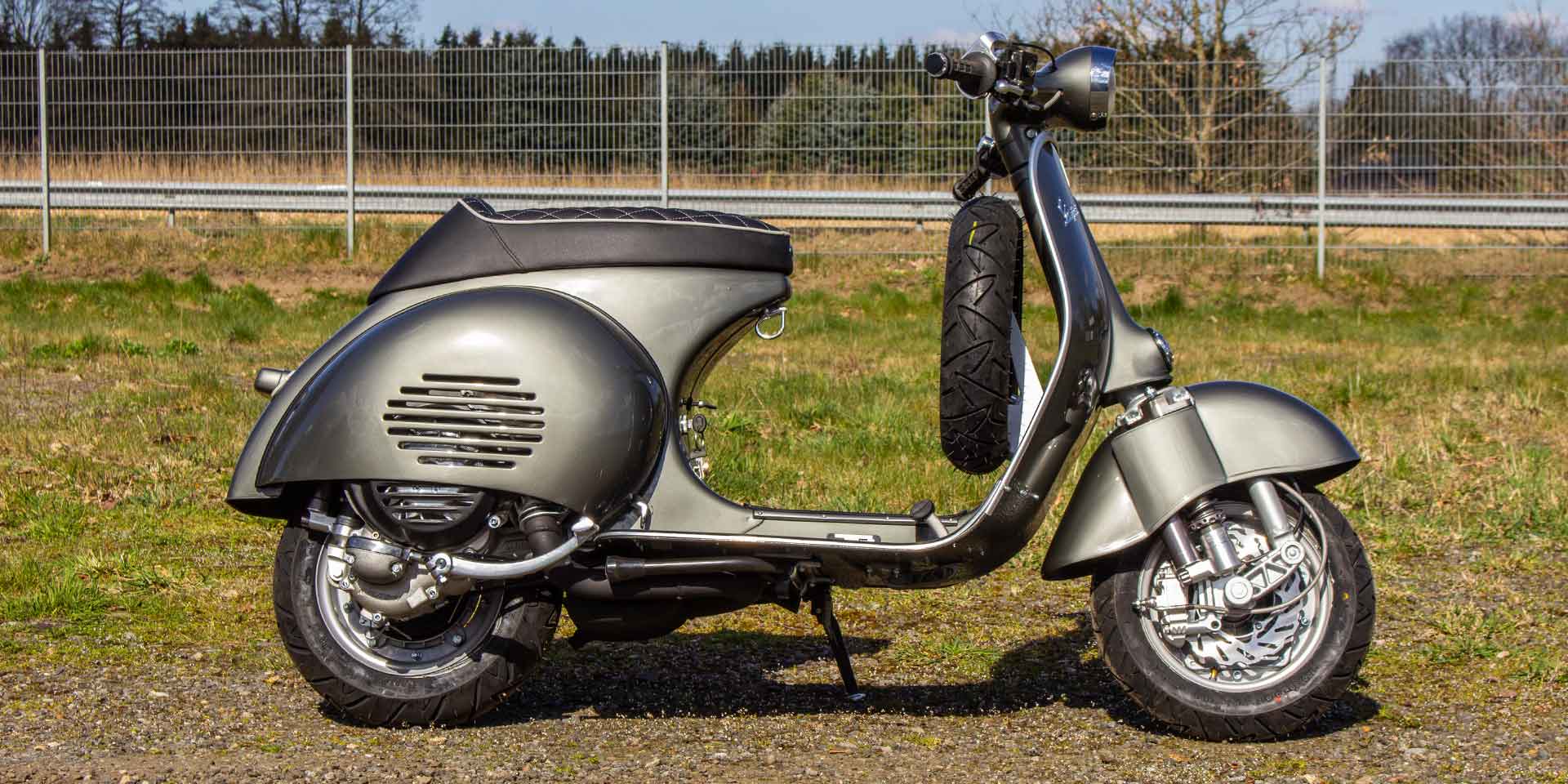Custom Vespa Conversion GS 244 in Porsche Steingrau