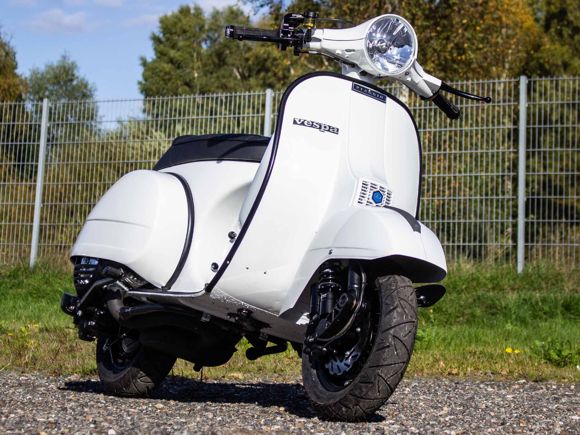 Custom Vespa Tuning Projekt PX 221ccm mit Scheibenbremse in Piaggio Weiß