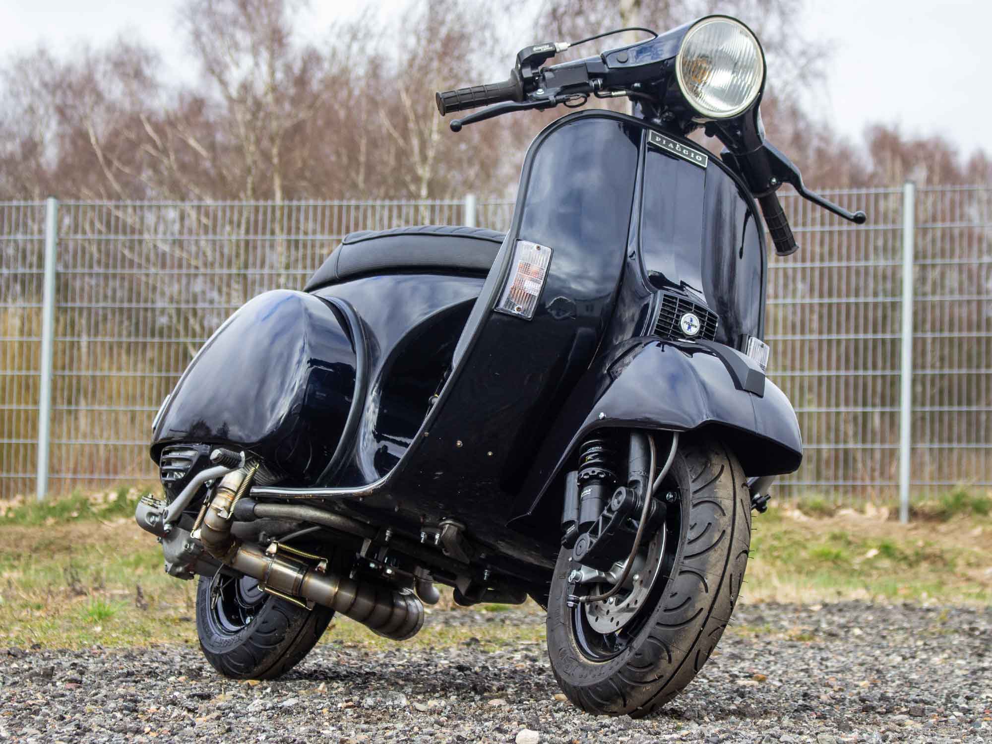 Custom Vespa Tuning PX 244ccm mit Scheibenbremse und Rennauspuff in Midnight Blue