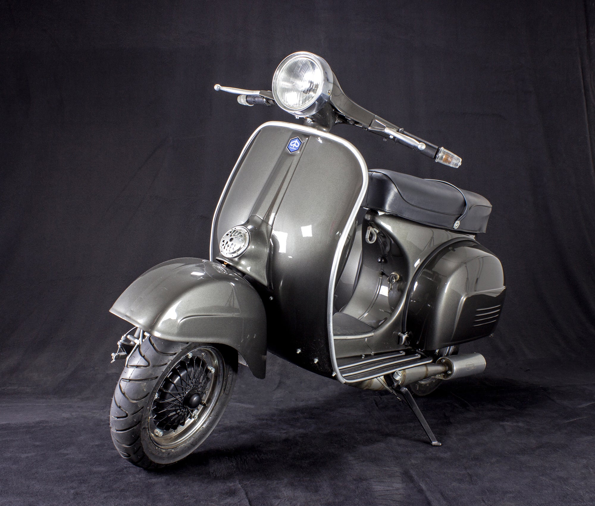 Custom Vespa Umbau und Restauration Rally 200 mit Scheibenbremse