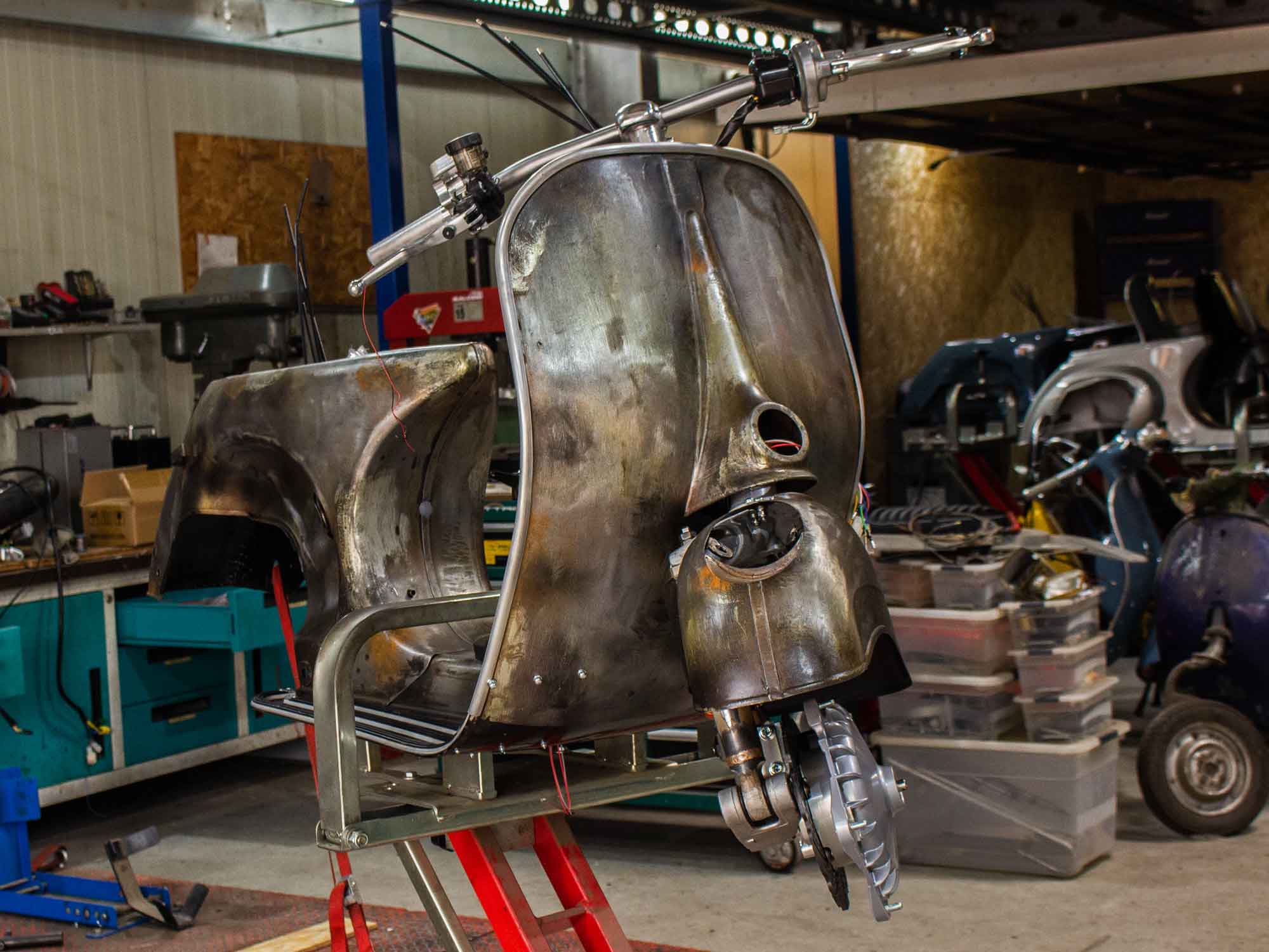 Entstehung einer Custom Vespa Conversion mit Rohrlenker