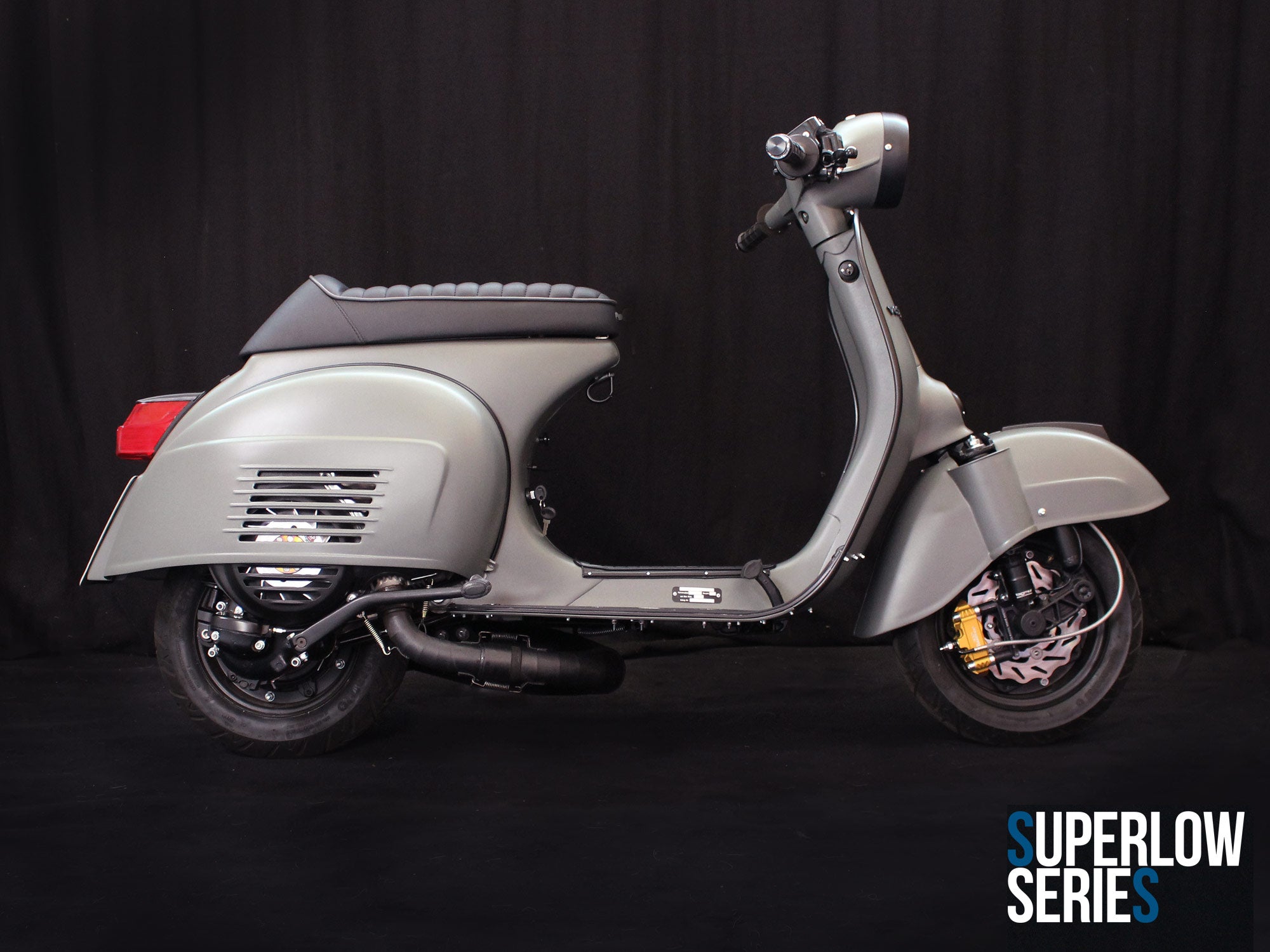 Custom Vespa Umbau Sprint 221ccm mit scheibenbremse in Audi Nardo Grau