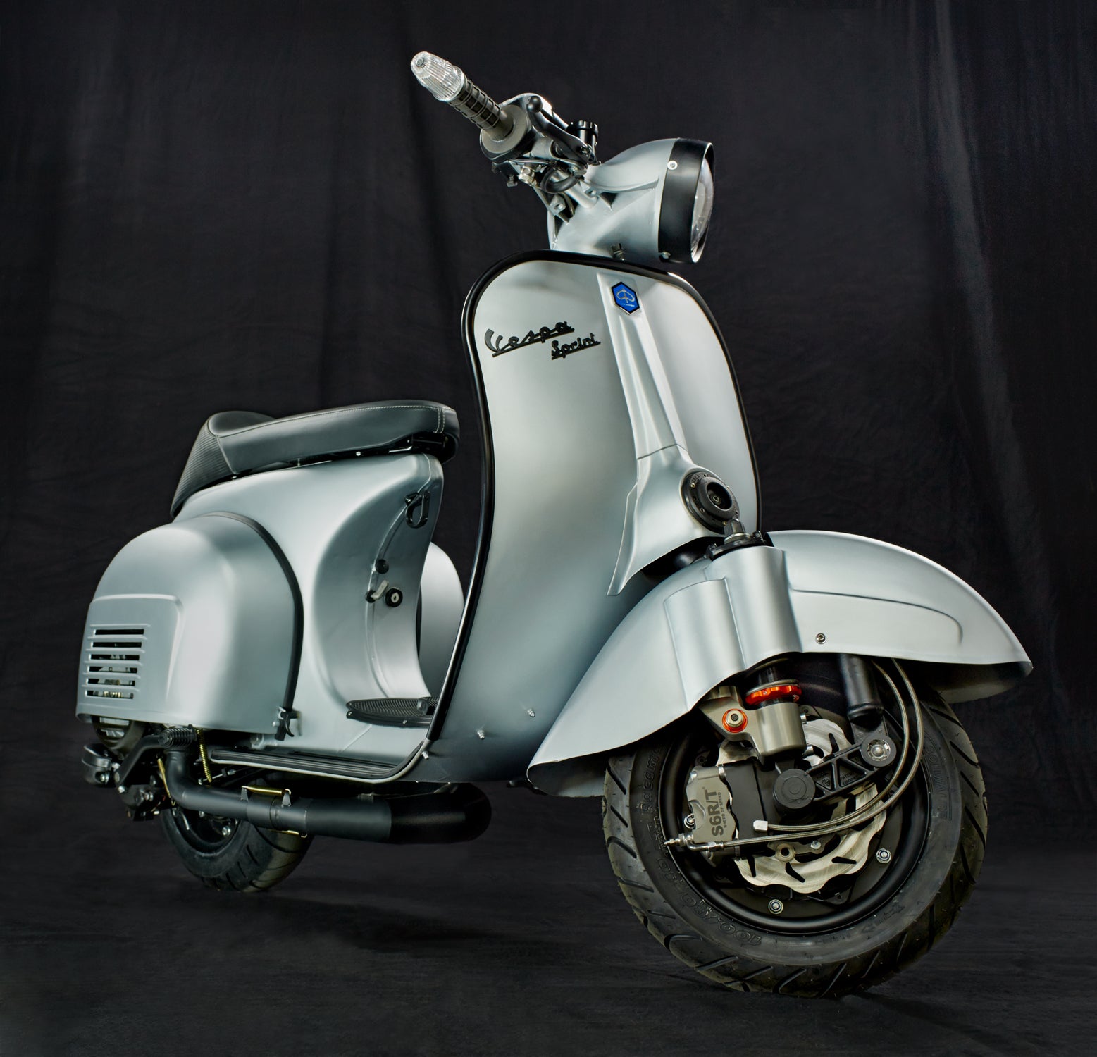 Custom Vespa Tuning Sprint 221 mit Scheibenbremse in Mattsilber