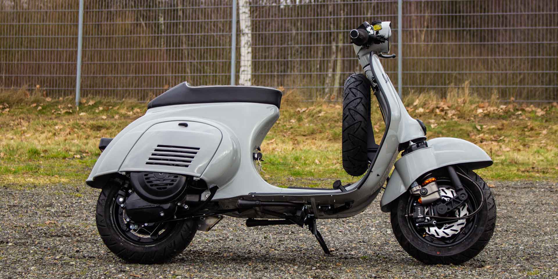 Custom Vespa 50N mit 200ccm in Porsche Kreide