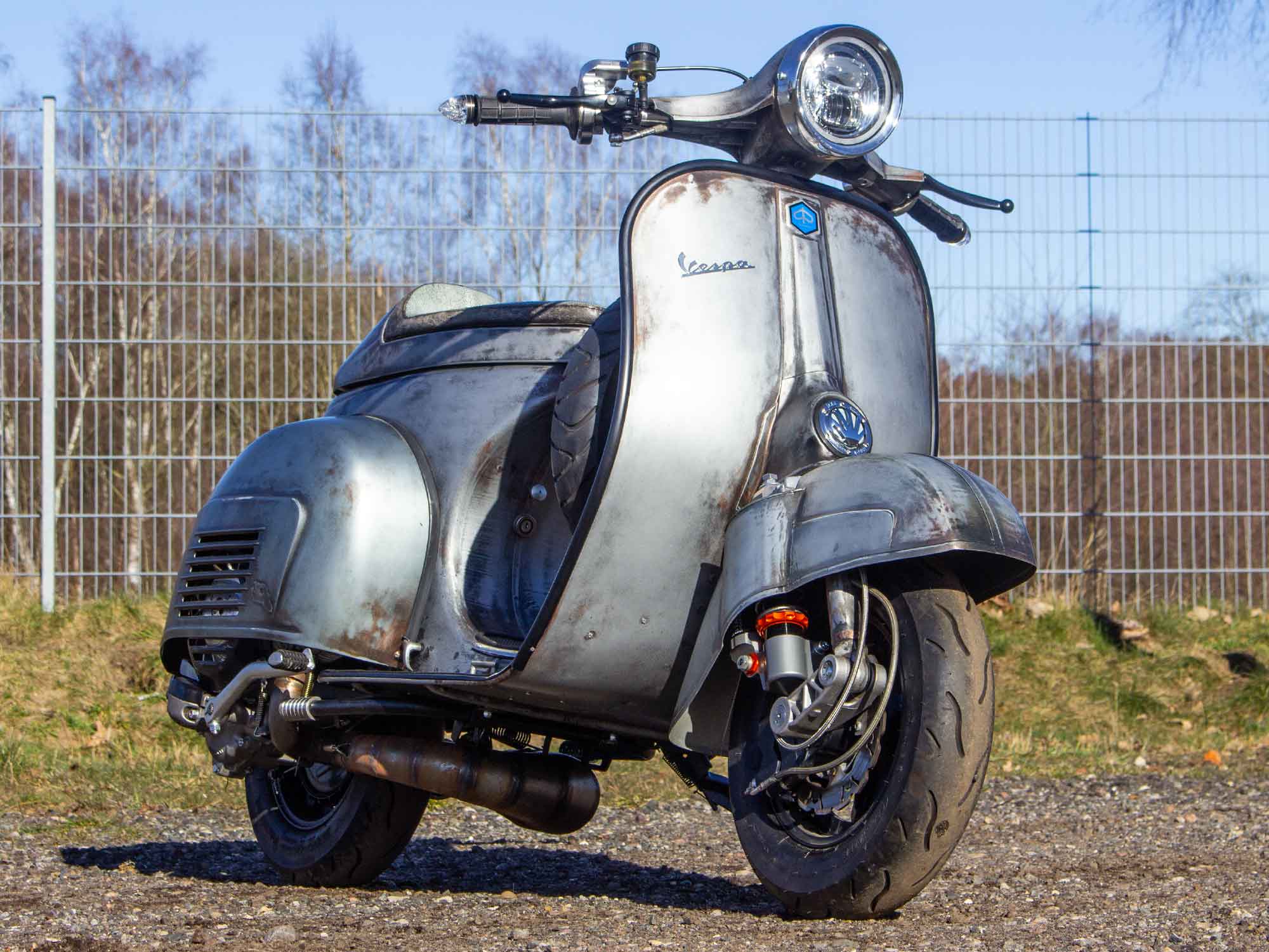Custom Vespa Tuning Sprint 221 ccm Rawstyle mit Scheibenbremse und LED-Scheinwerfer