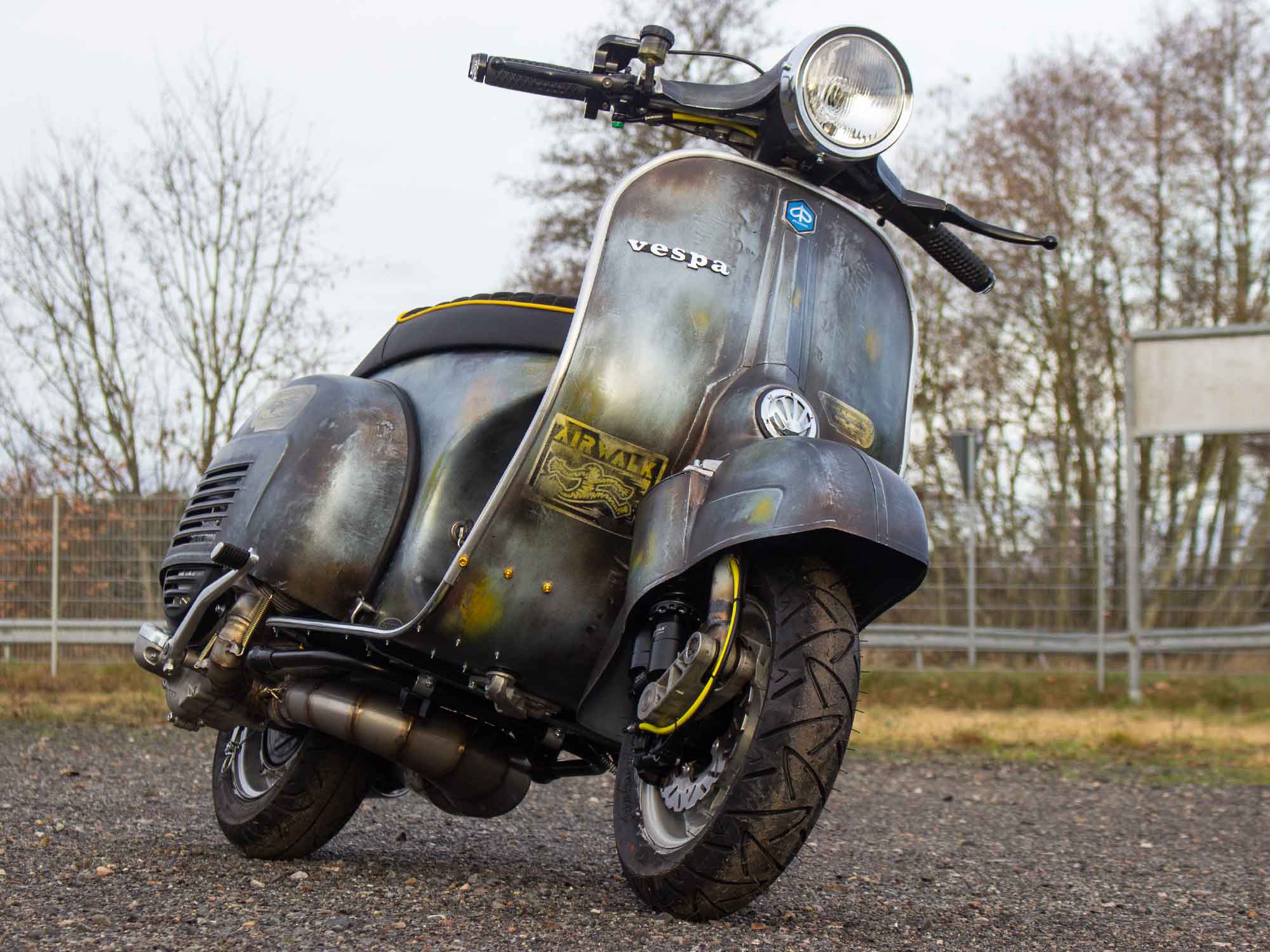 Custom Vespa Conversion Sprint 244 mit Scheibenbremse in Piaggio Azzurro Metallizzato 114 Rawstyle