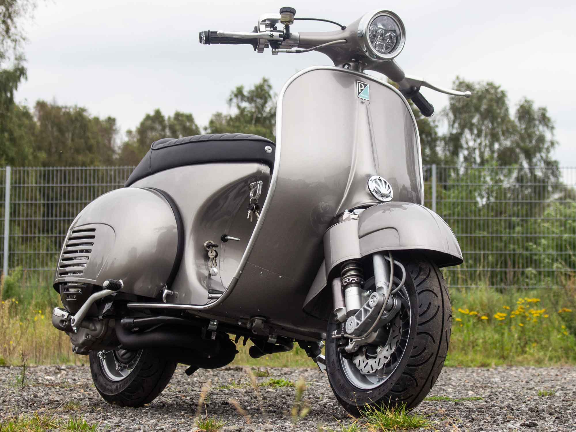 Custom Vespa Umbau VNB 125ccm Classic mit Scheibenbremse und LED-Scheinwerfer