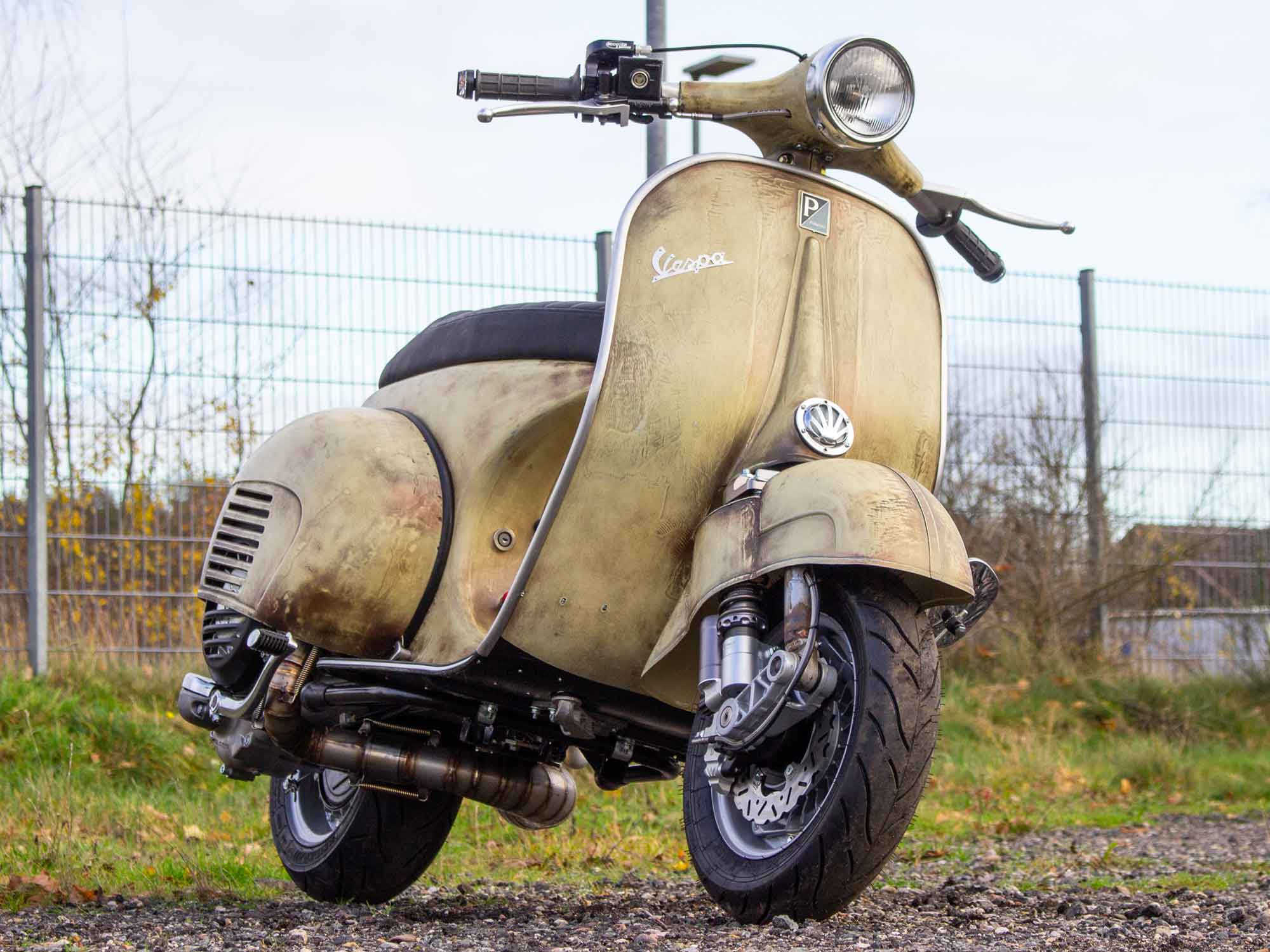 Custom Vespa Umbau VNB 244ccm mit Scheibenbremse in Piaggio Avorio 909 Rawstyle