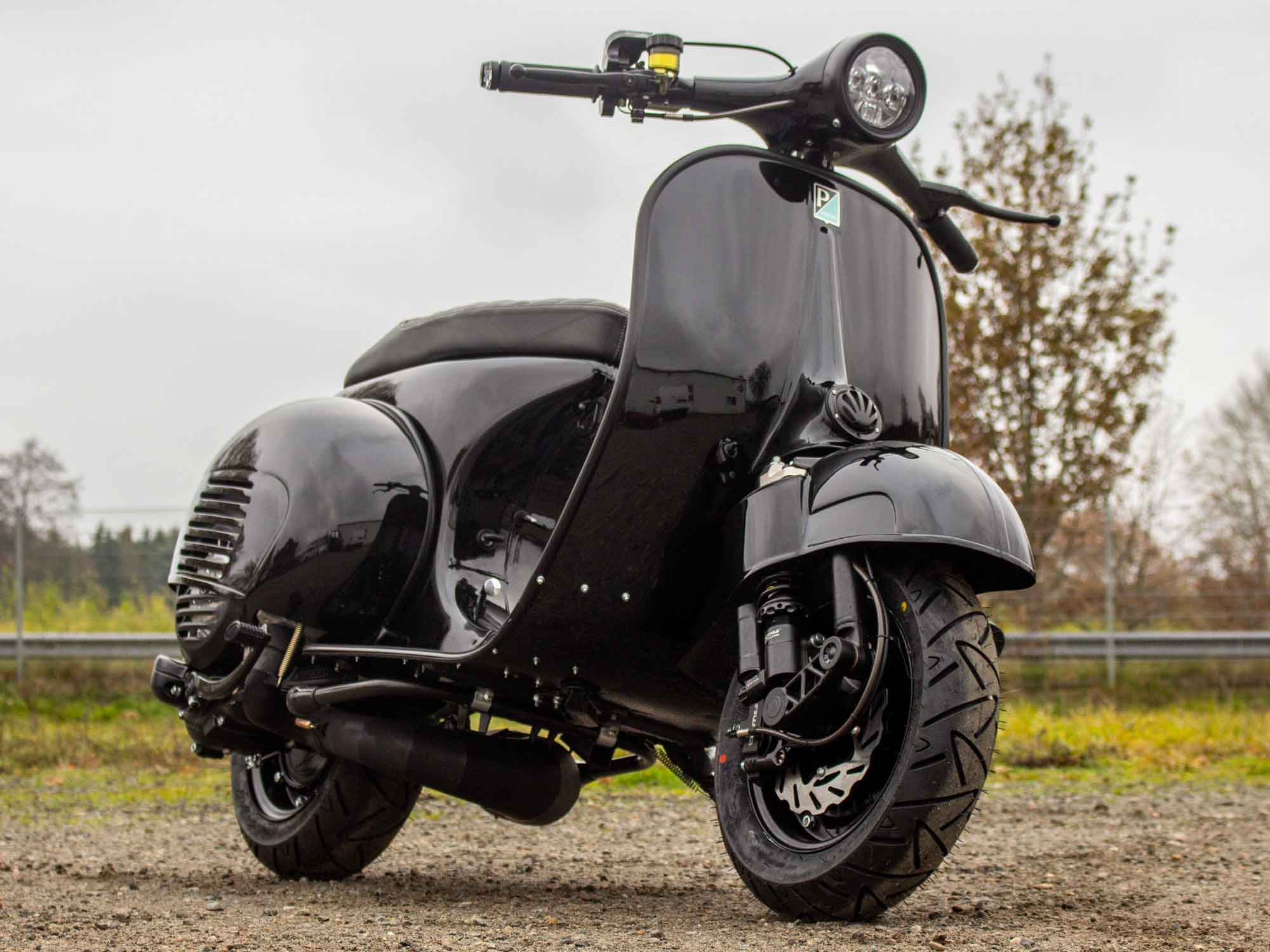 Custom Vespa Umbau VNB 244ccm mit Scheibenbremse in Ferrari Nero Daytona Schwarz Metallic