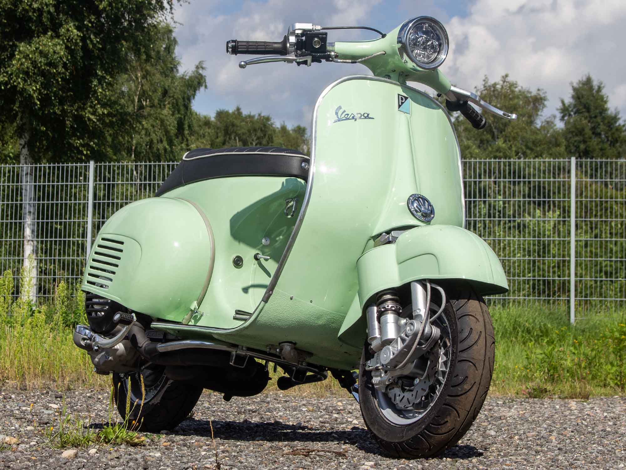 Custom Vespa Umbau VNB 244ccm in Piaggio Verde Pastello mit Scheibenbremse