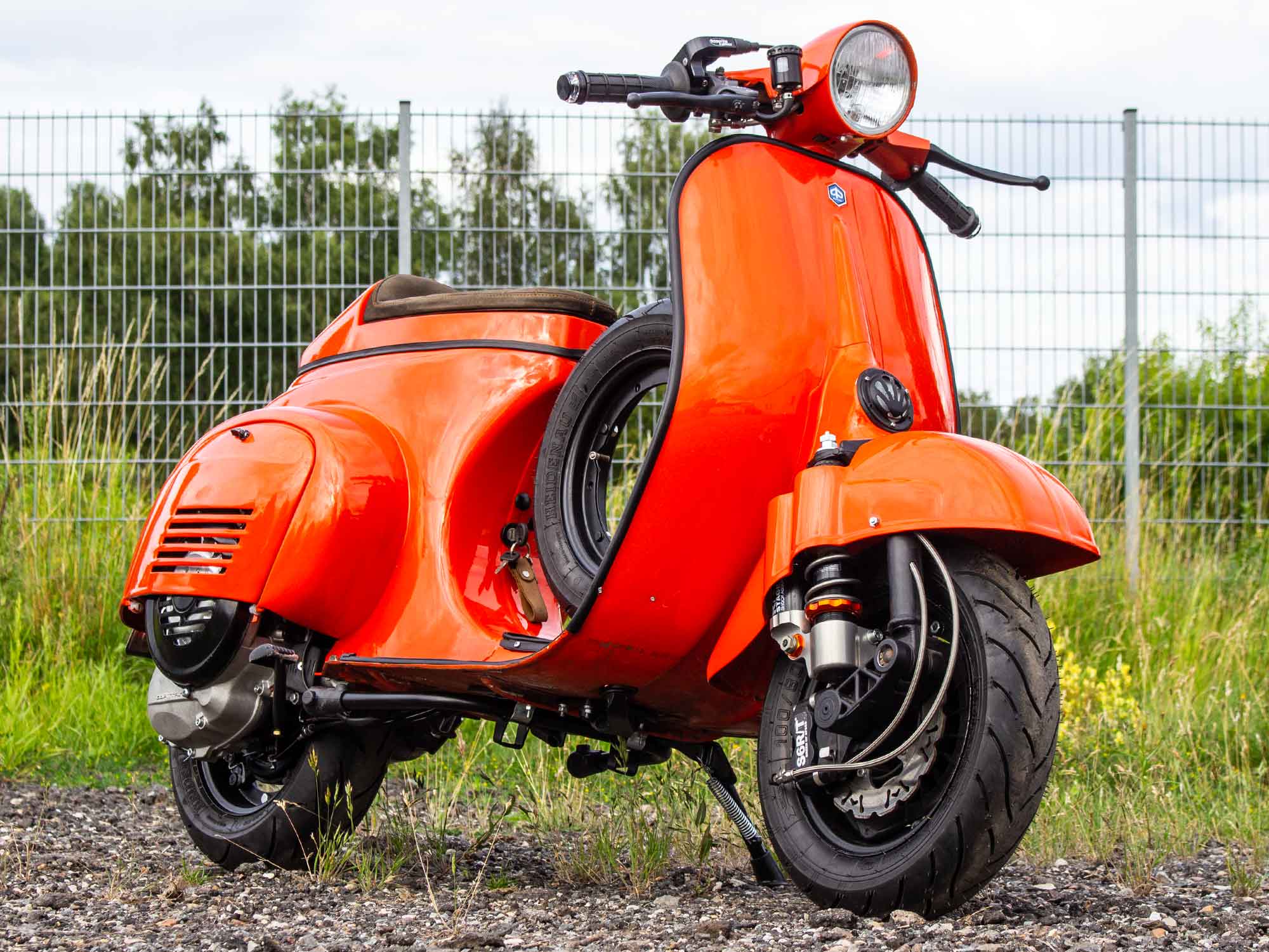 Custom Vespa V50 mit Quattrini 200ccm-Motor und Scheibenbremse