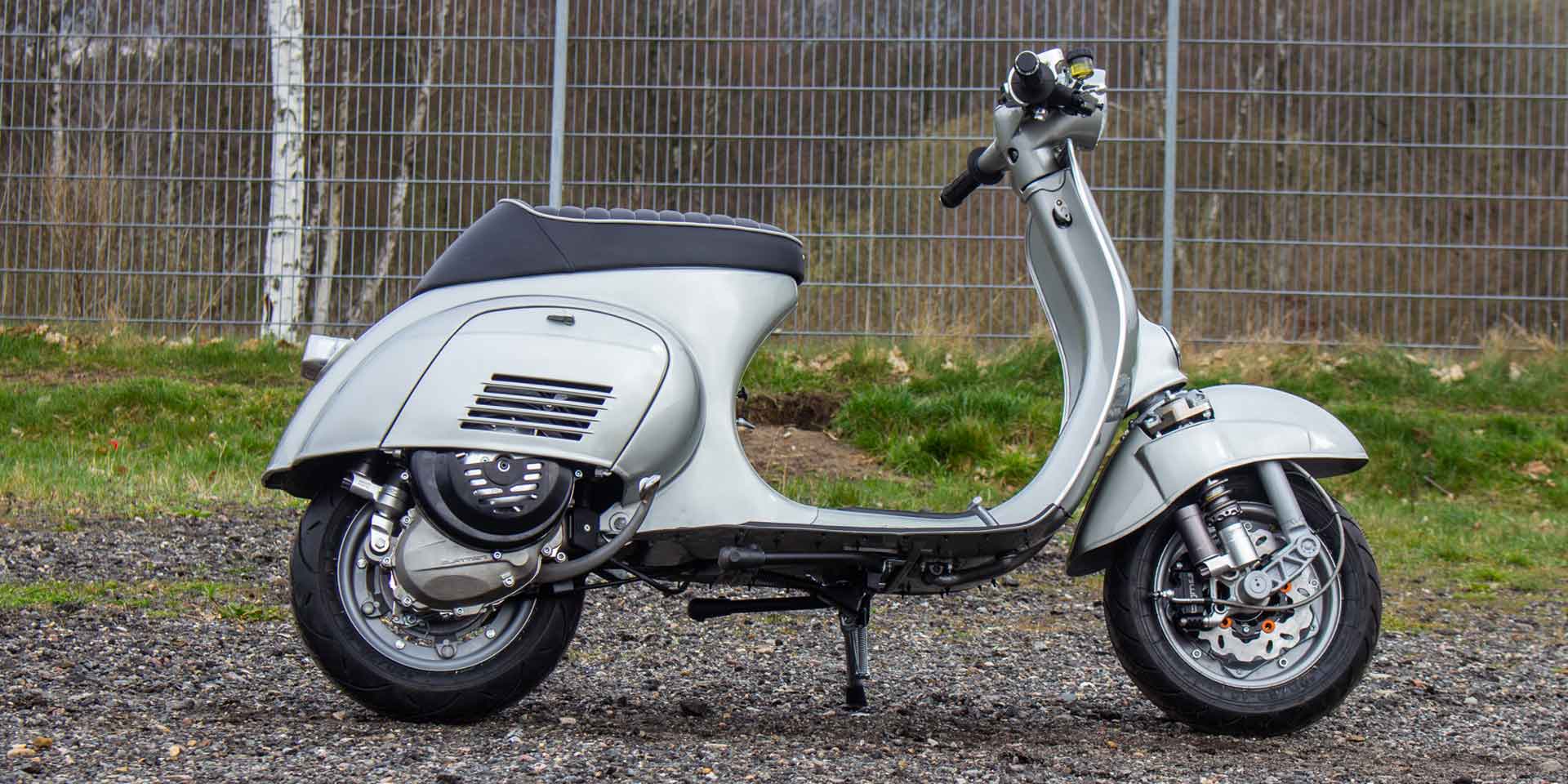 Custom Vespa V50 mit Quattrini 200ccm Motor Mercedes Silbergrau Metallic