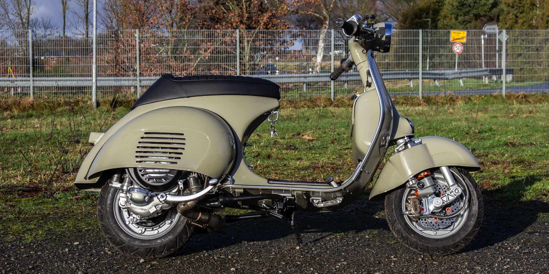 Custom Vespa VBB 244ccm in Porsche Steingrau