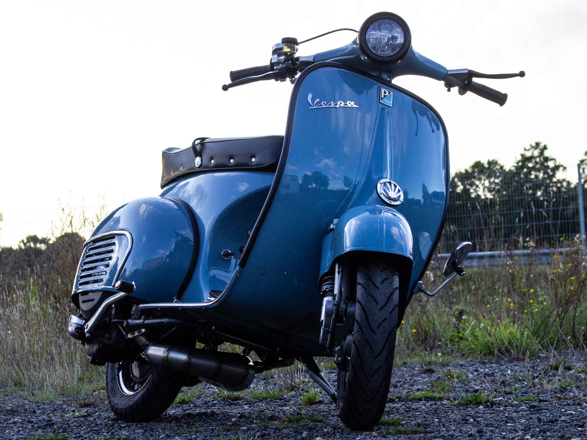 Custom Vespa VNB 190ccm mit Scheibenbremse und Rennauspuff