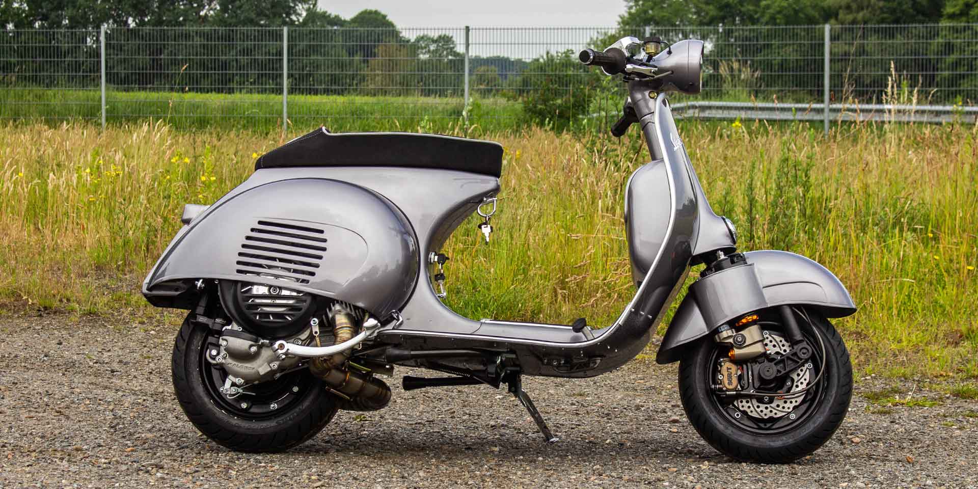 Custom Vespa VNB 244ccm in Bentley Silber Metallic