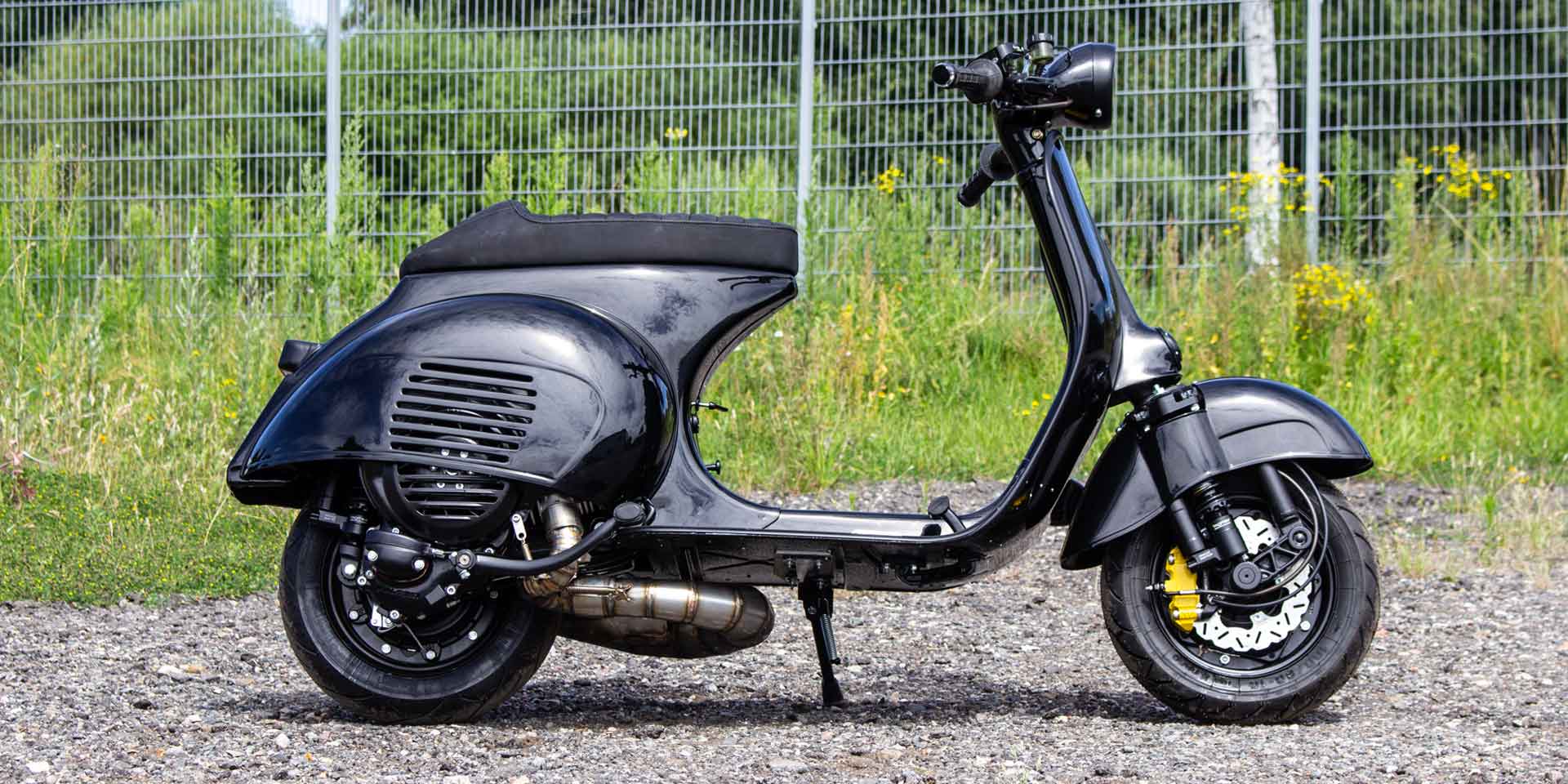 Custom Vespa VNB 244 Ferrari Nero Daytona Schwarz metallic