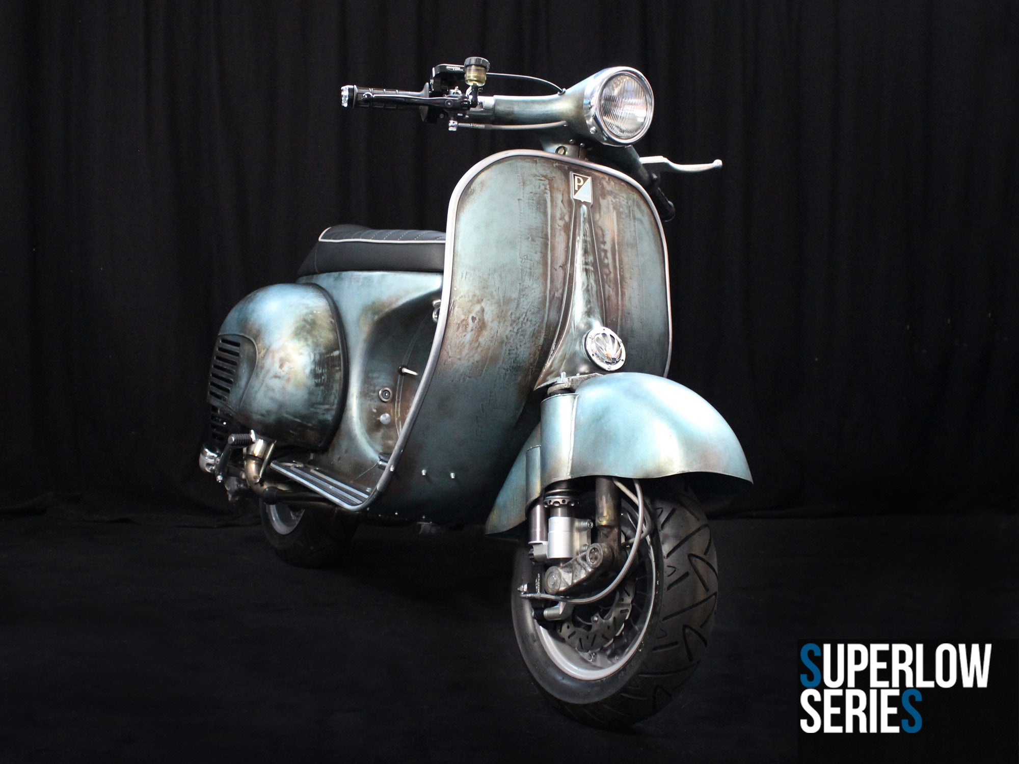 Custom Vespa VNB 244ccm mit Scheibenbremse in Piaggio 15028 Rawstyle