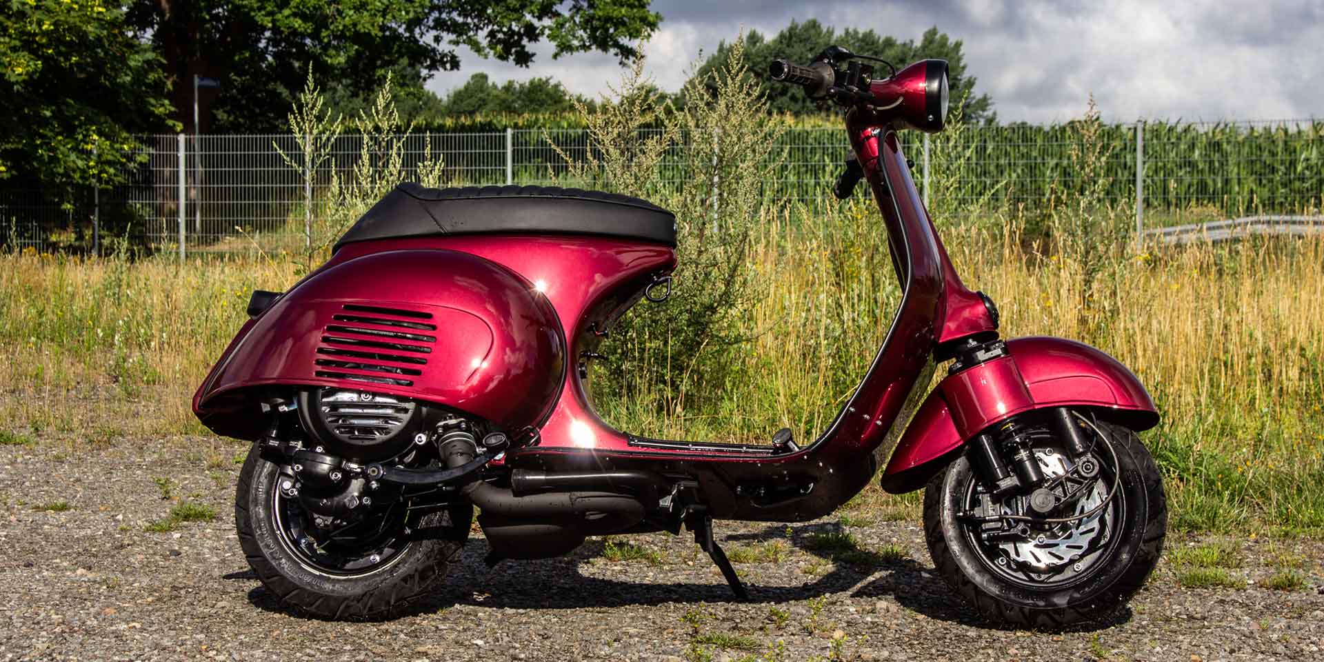 Custom Vespa VNB 244ccm in Porsche Arena Red