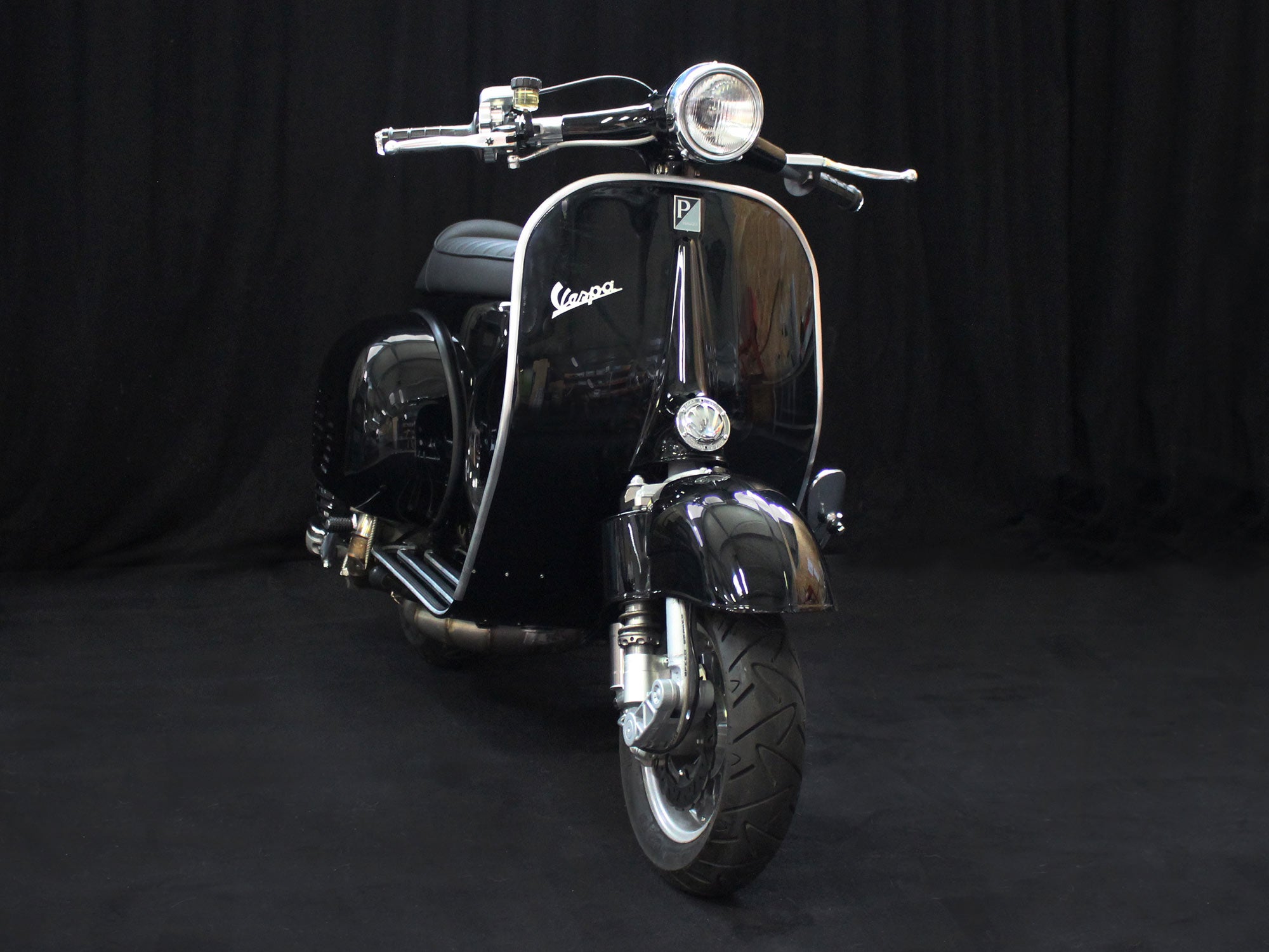 Custom Vespa Umbau VNB 244cm mit Scheibenbremse in Porsche Schwarz