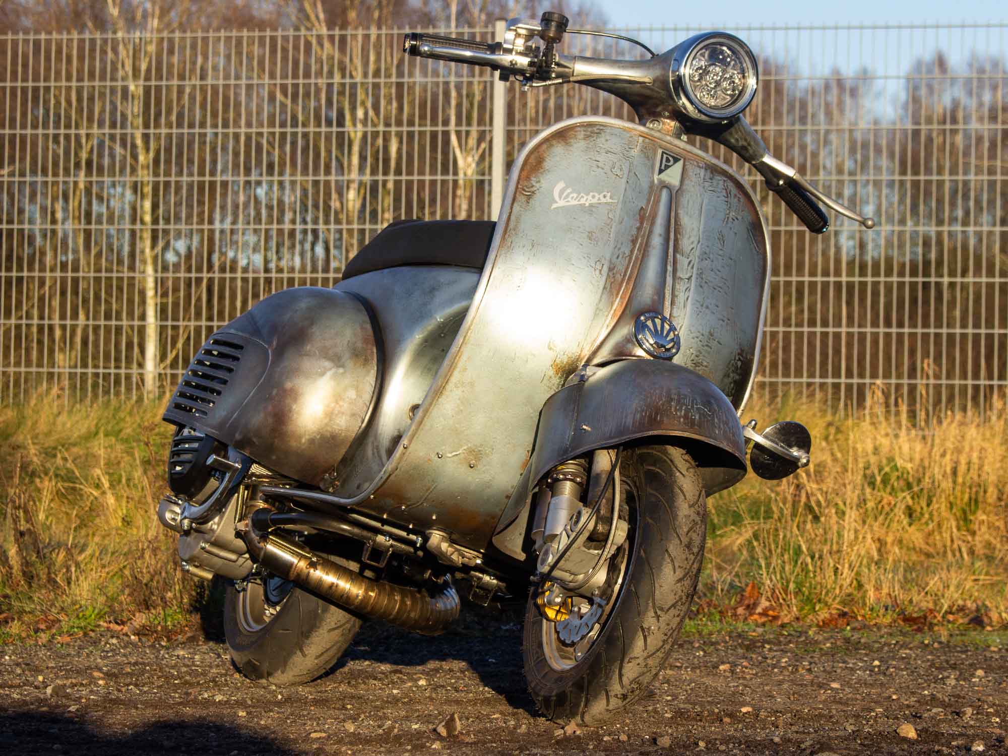 Custom Vespa Umbau VNB mit 306ccm BFA Motor und Vintage Rawstyle Lackierung