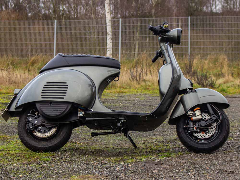 Elektrische Custom Vespa VNB mit Superlow Fahrwerk