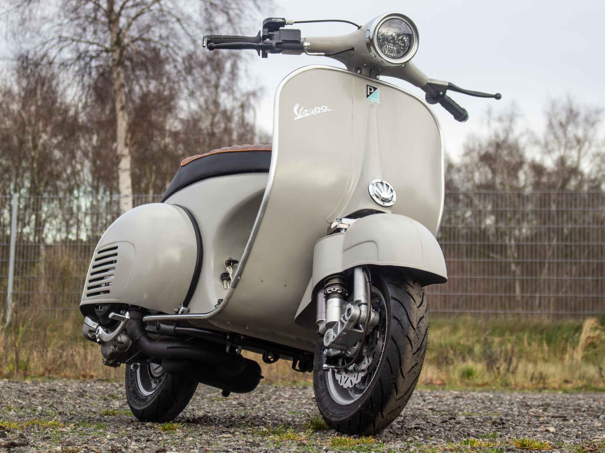 Custom Vespa VNB mit 244ccm Quattrini Motor und Scheibenbremse