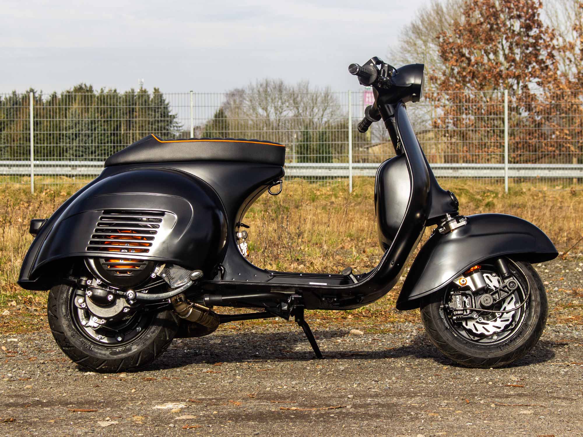 Umgearbeitetes Vespa PX Heck mit GS 160 Seitenhauben