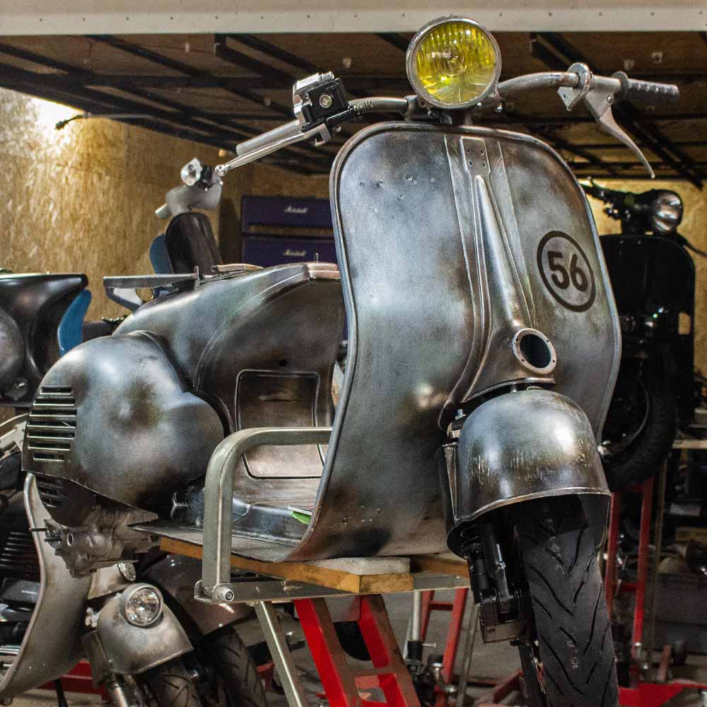 Vesa Wideframe mit Rawstyle Lackierung Azzurro Metallizzato 114