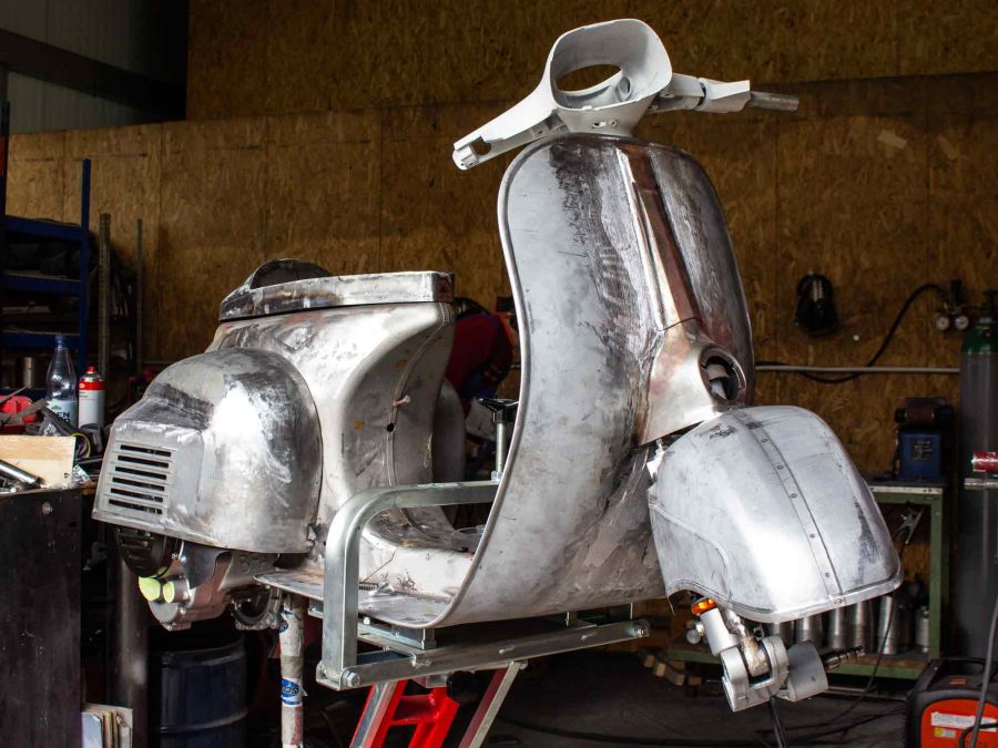 Custom Vespa Sprint 306 Tuning Projekt mit längerem Radstand Vespa