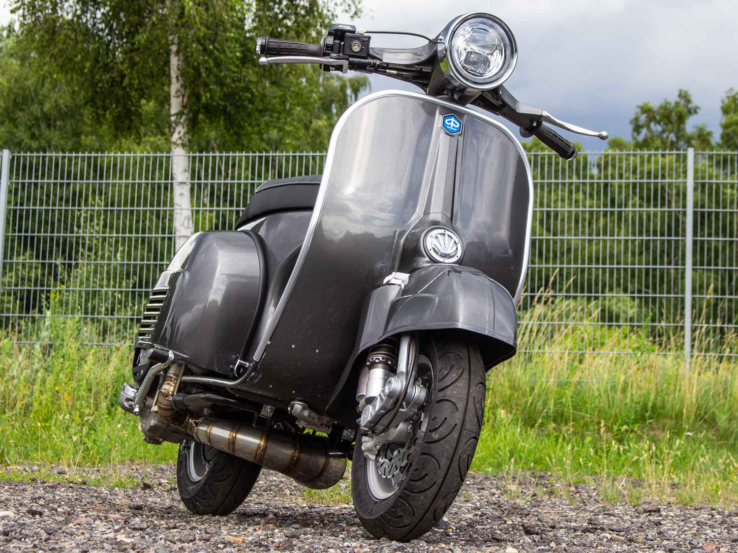 Superlow Series Silber-Grau-Schwarz Scooter & Service Porsche Achatgrau