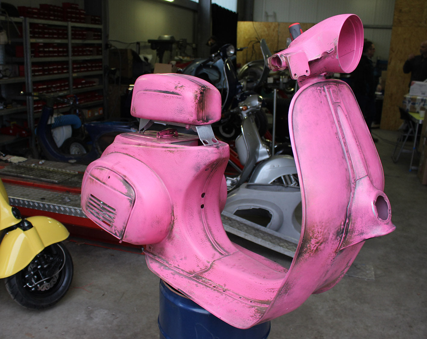 Superlow Series Rawstyle Scooter & Service Piaggio Shocking Pink