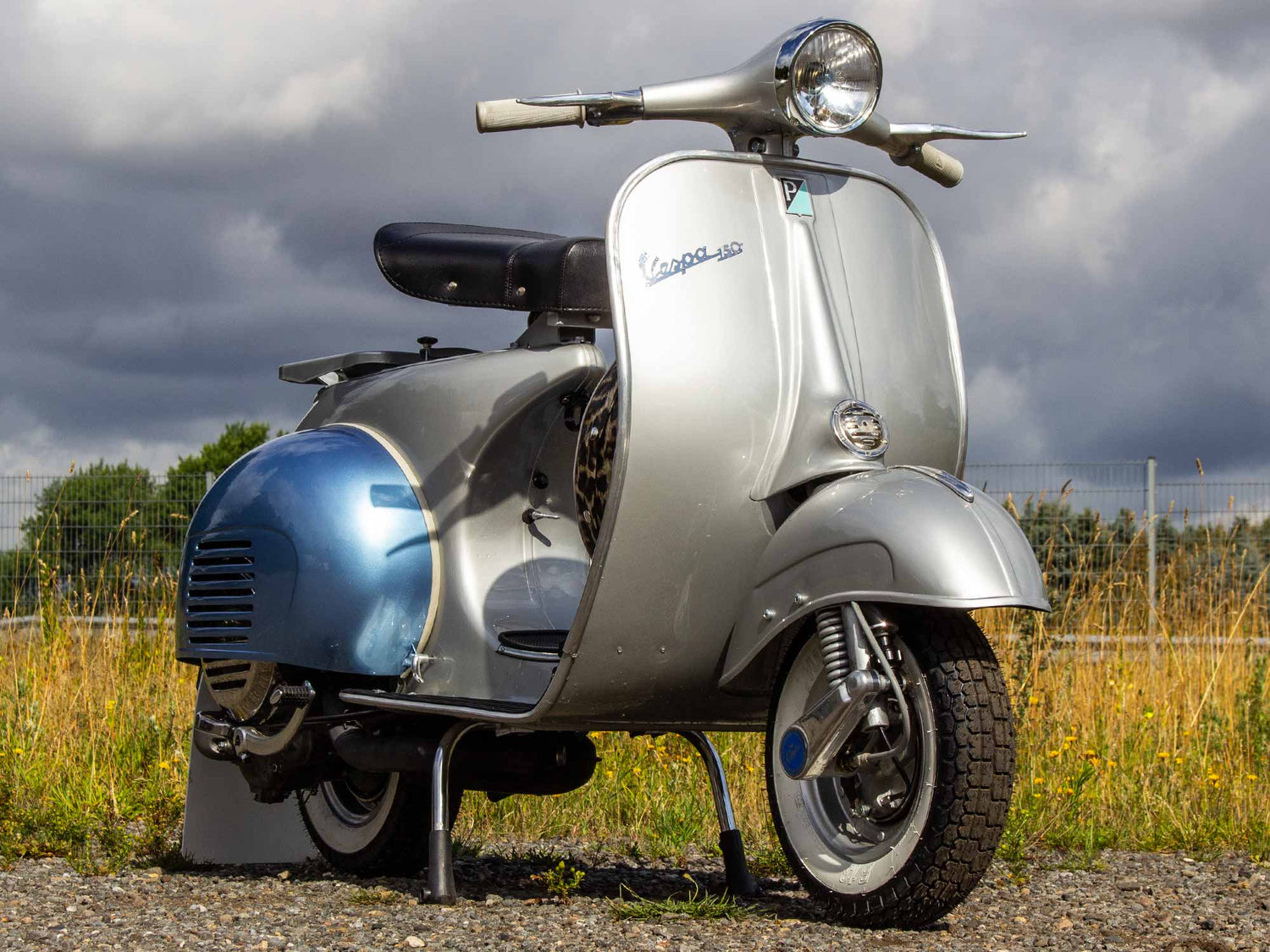 Superlow Series Silber-Grau-Schwarz Scooter & Service Silbergrau-Blau Metallic