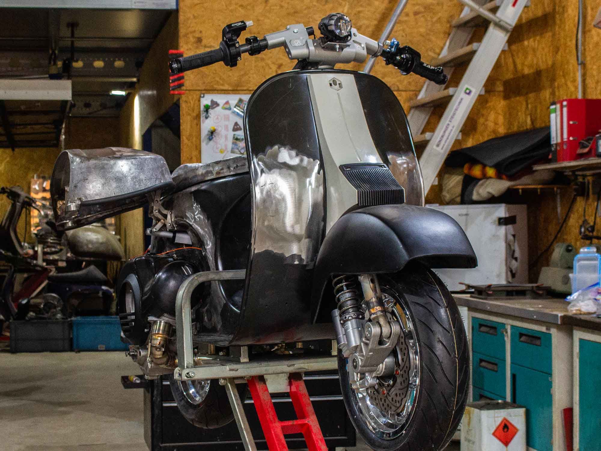 Delorean Tribute Vespa 244