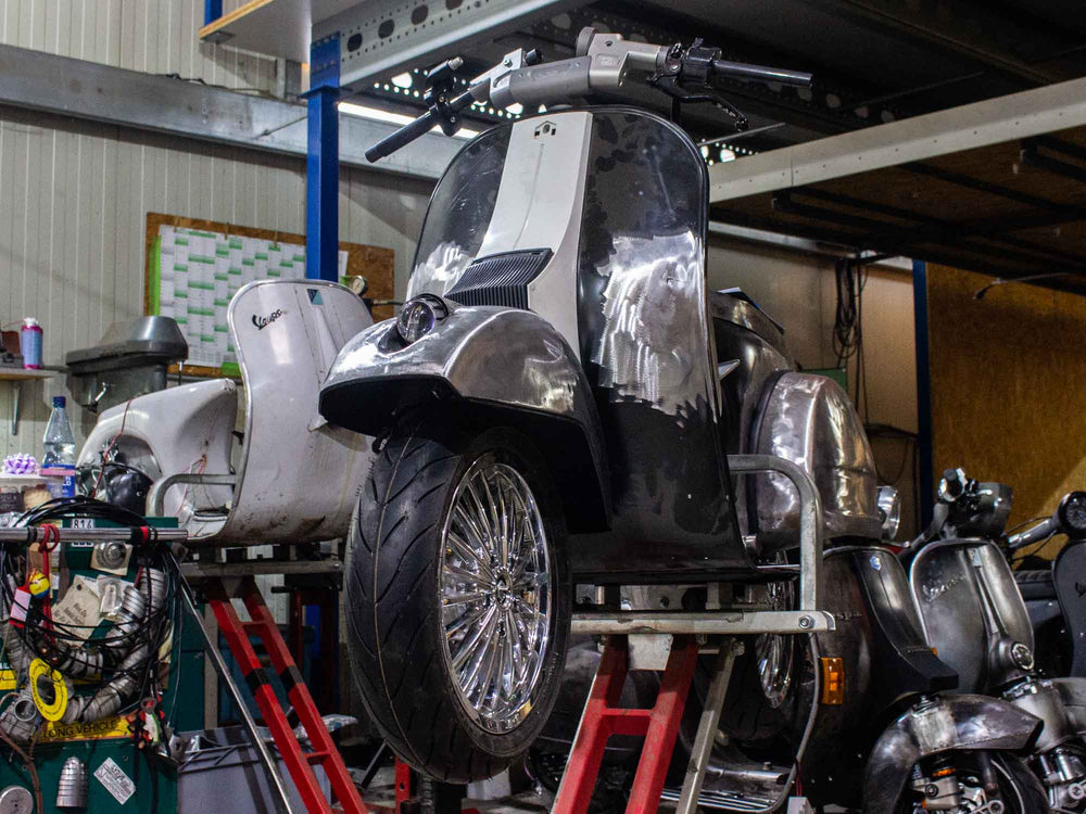 Delorean Tribute Vespa 244