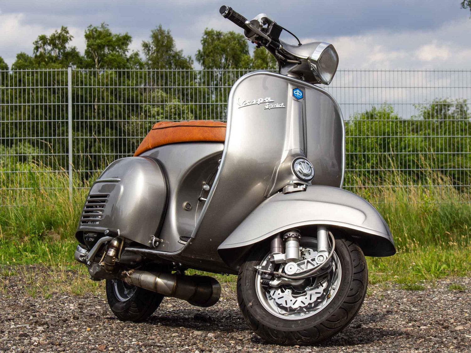 Superlow Series Silber-Grau-Schwarz Scooter & Service Bentley Pale Brodgar
