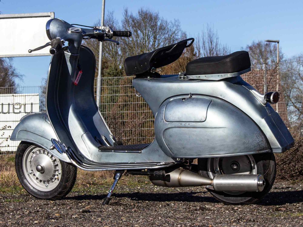 Custom Vespa VNB 244 Azzurro Metallizzato Scooter & Service