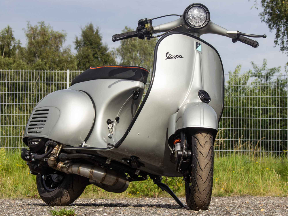 Custom Vespa Umbau VNB 244ccm mit Scheibenbremse und LED-Scheinwerfer in Mercedes Silbergrau Metallic 180